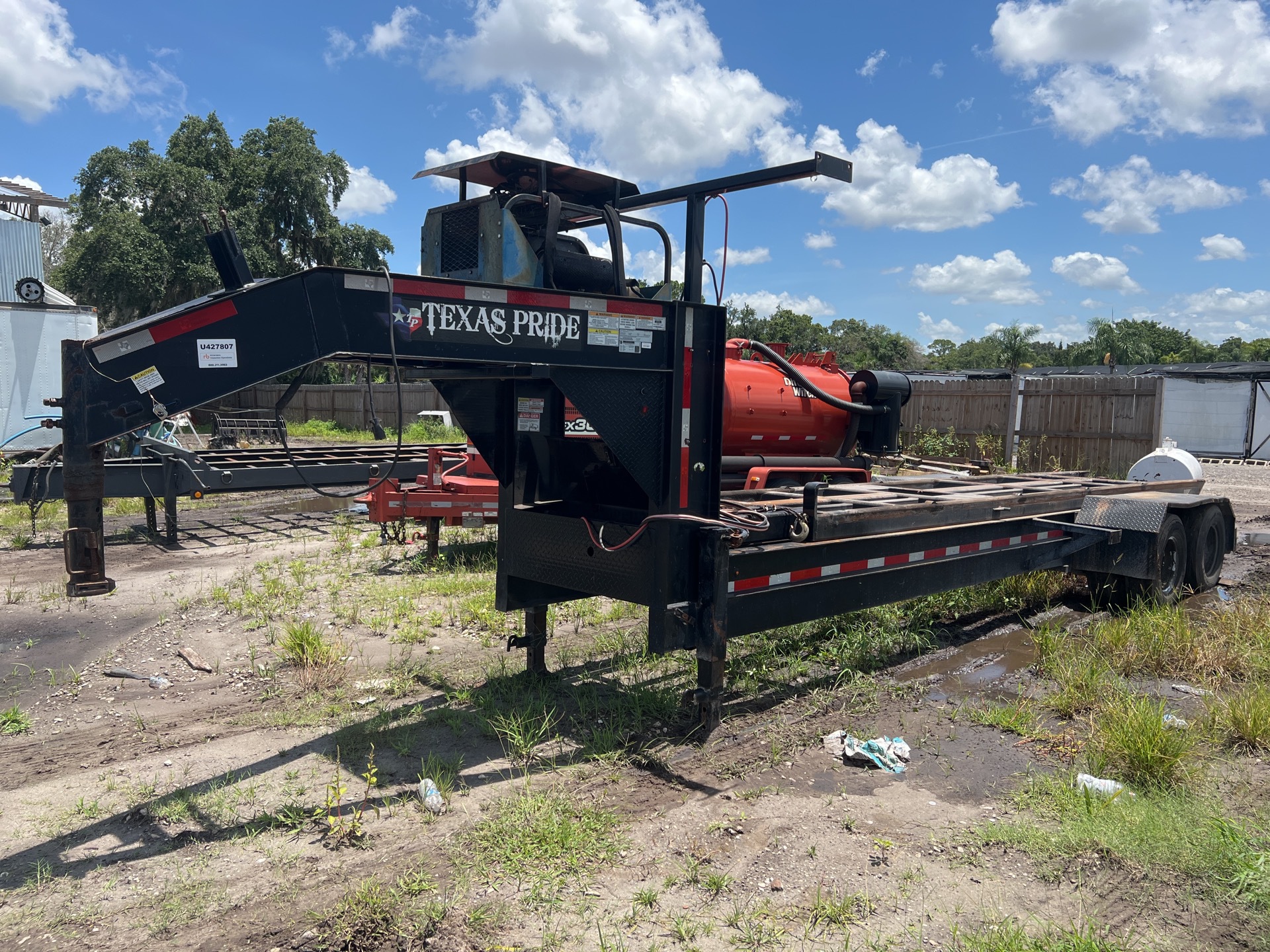 2019 Texas Pride RO82024KGN 24 ft T/A Gooseneck Roll-Off Trailer