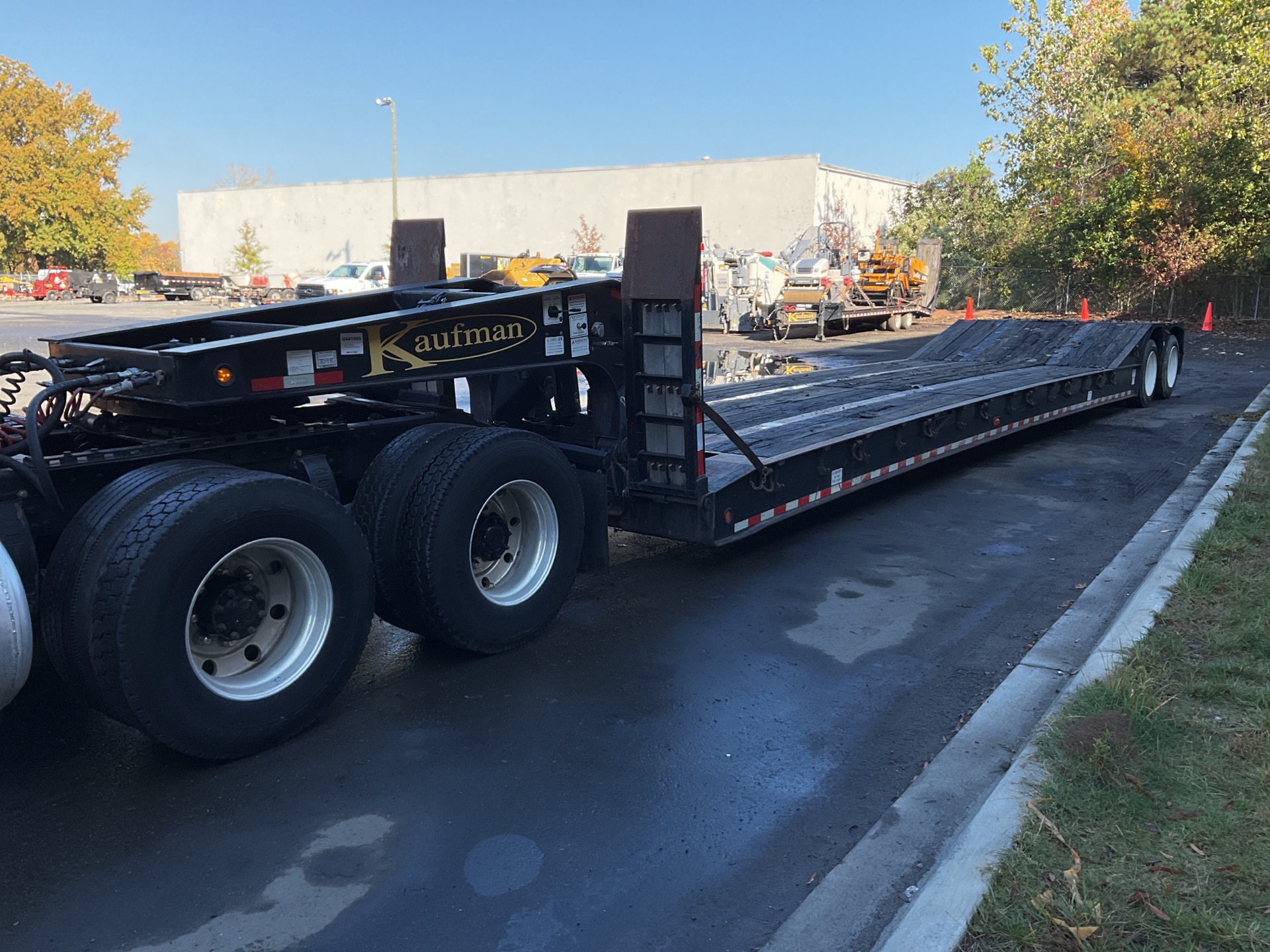 2016 Kaufman 35 t 39 ft T/A Removable Gooseneck Lowboy Trailer