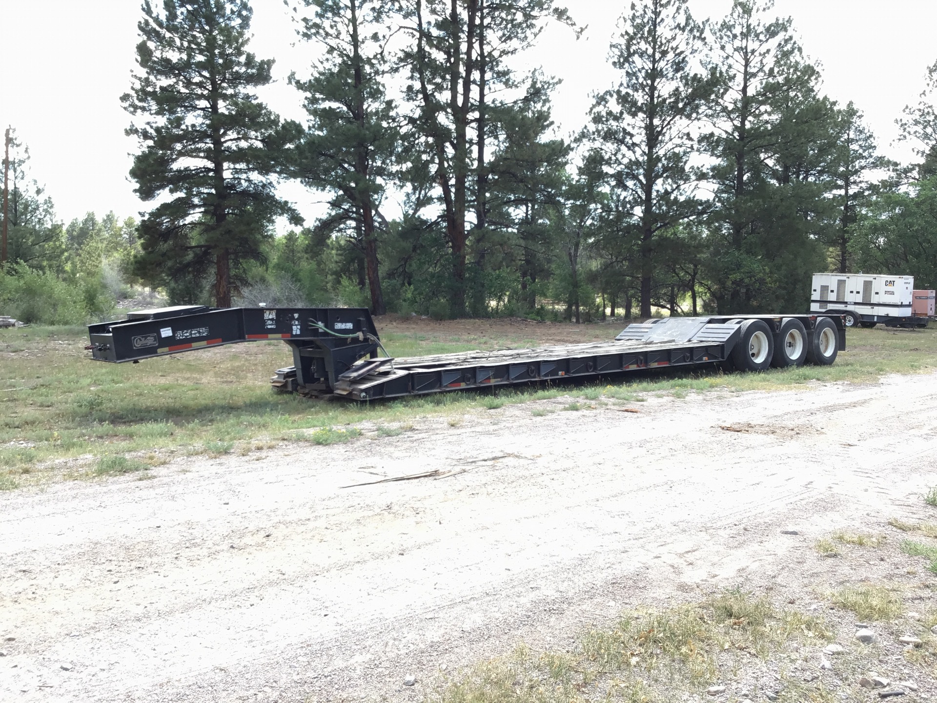 1999 Challenger RG-50 36 ft Tri/A Removable Gooseneck Lowboy Trailer