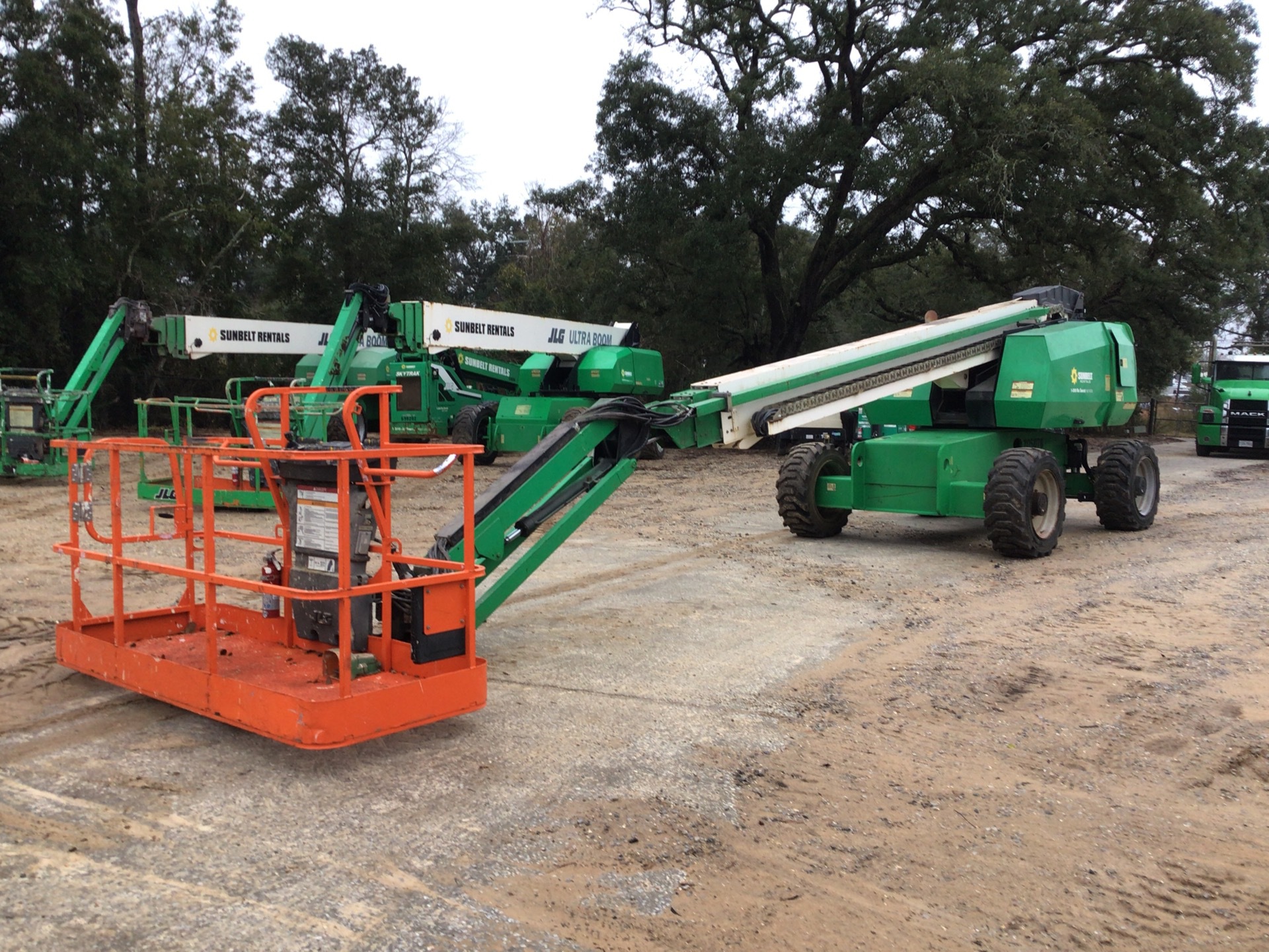 2015 JLG 660SJ 4WD Diesel Telescopic Boom Lift