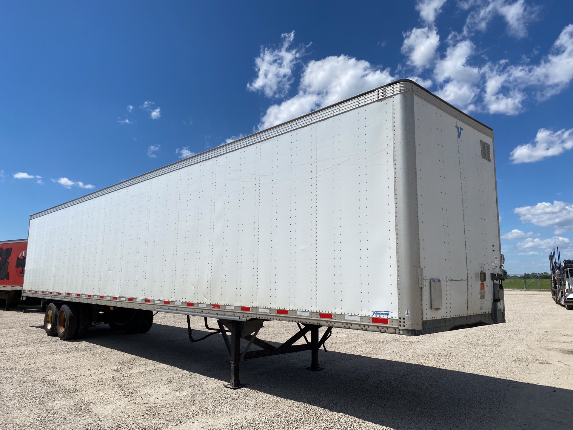 2015 Vanguard 53 ft x 96 in T/A Van Trailer