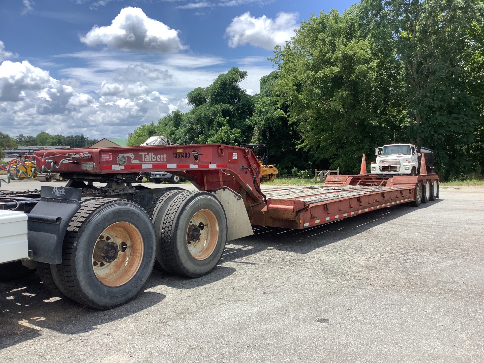 2002 Talbert T3DW50HRG1 43 ft T/A Removable Gooseneck Lowboy Trailer