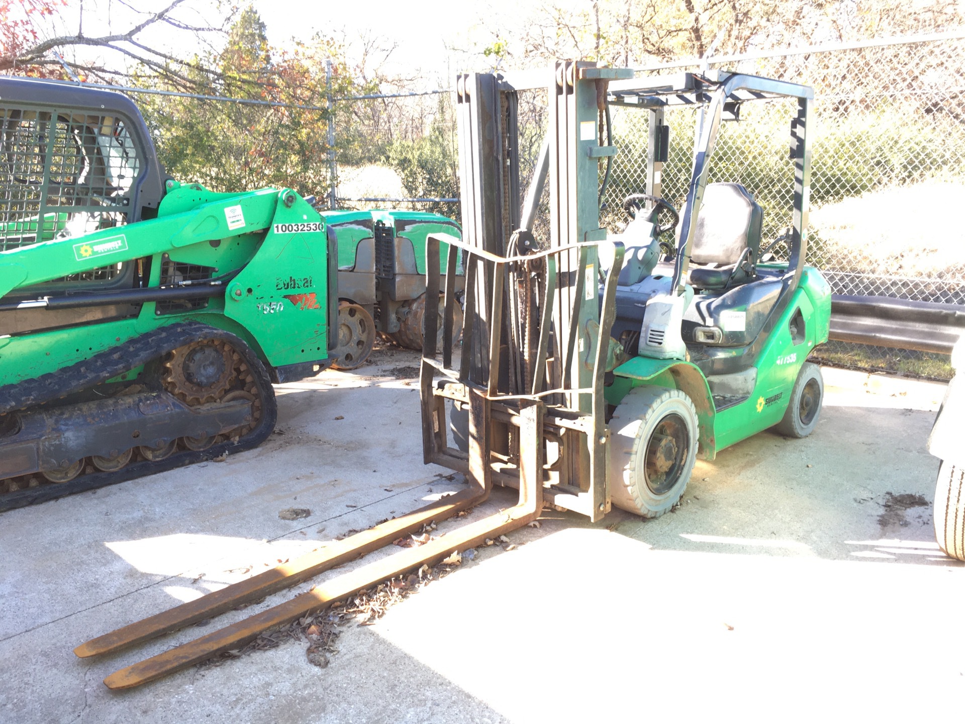 2012 Komatsu FG25T-16 4650 lb Pneumatic Tire Forklift