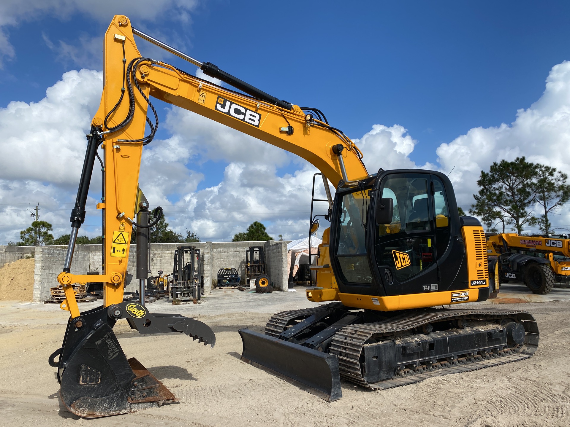 2018 JCB JZ141LC Tracked Excavator