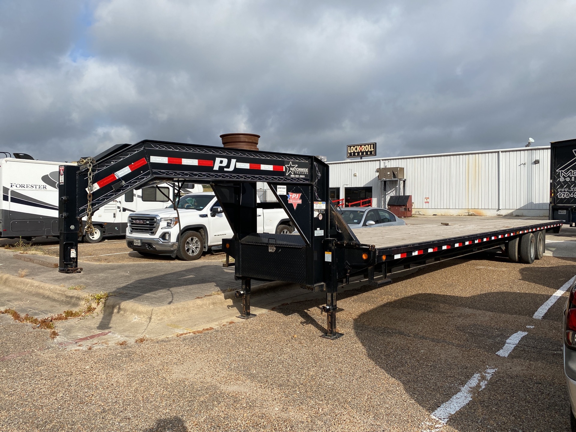 2019 PJ FD402 40 ft T/A Gooseneck Flatbed Trailer