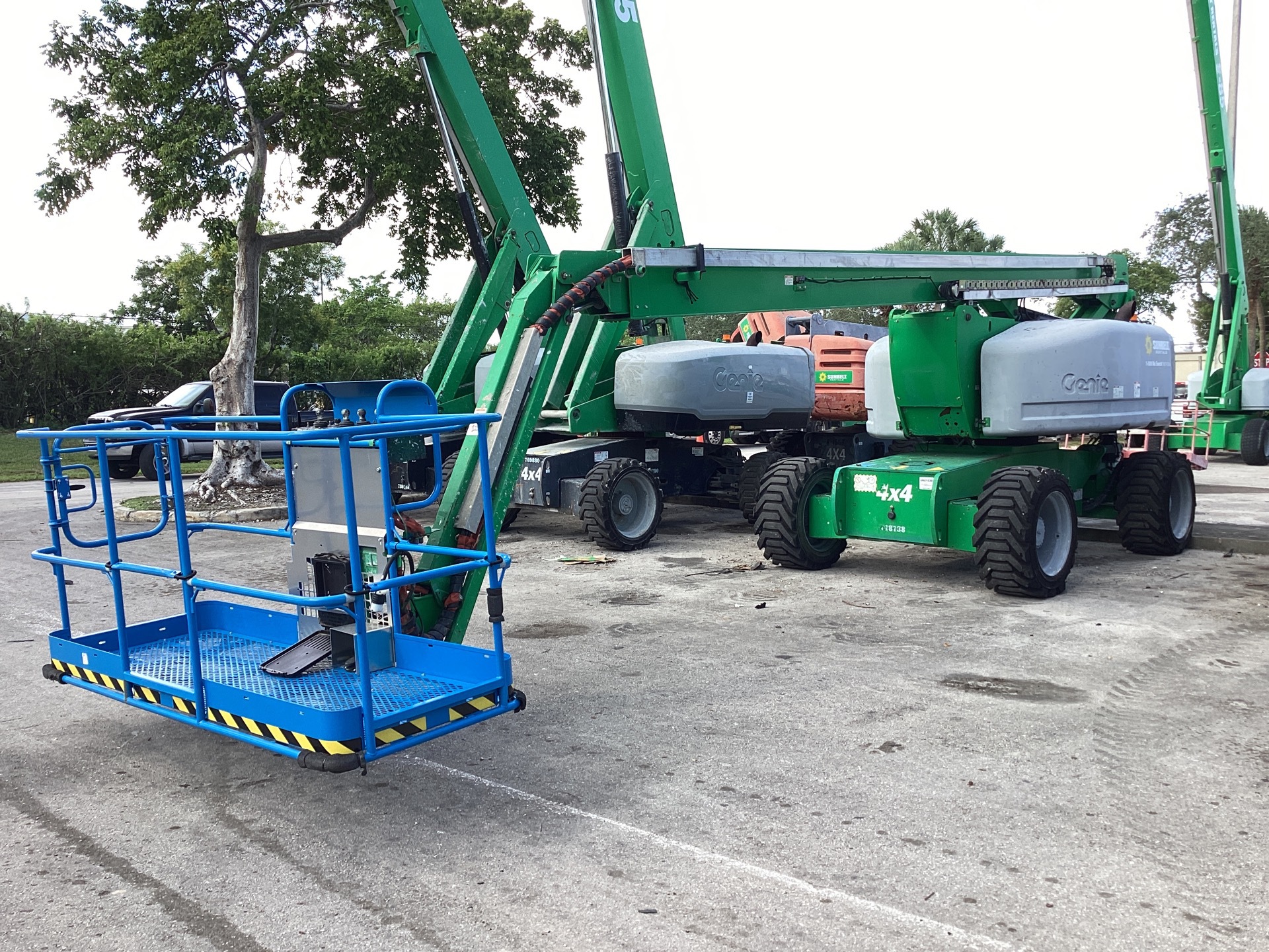 2015 Genie Z-80/60 4WD Diesel Articulating Boom Lift