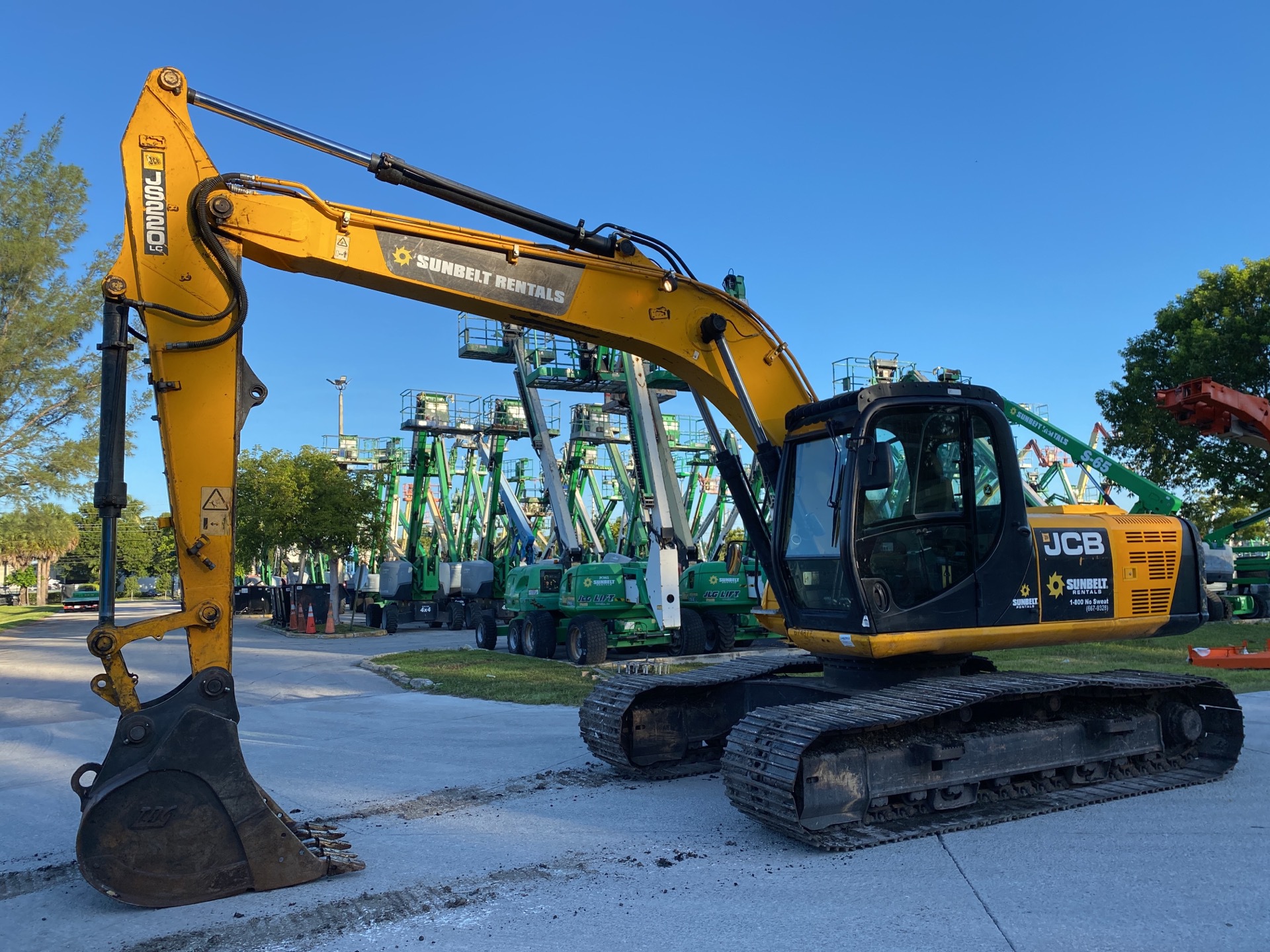 2014 JCB JS220LC Tracked Excavator