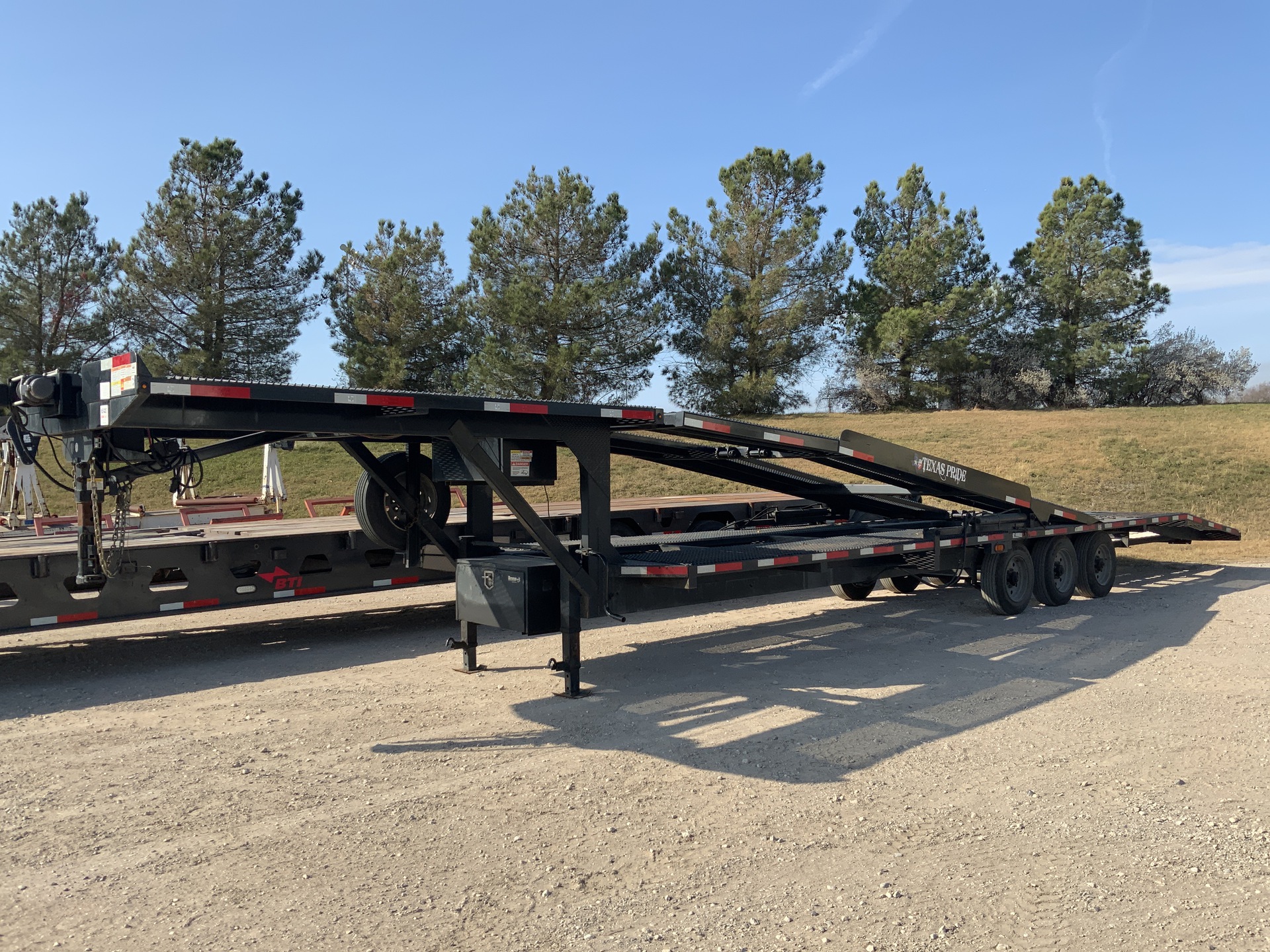 2019 Texas Pride CA84724KGN Tri/A Car Carrier Trailer