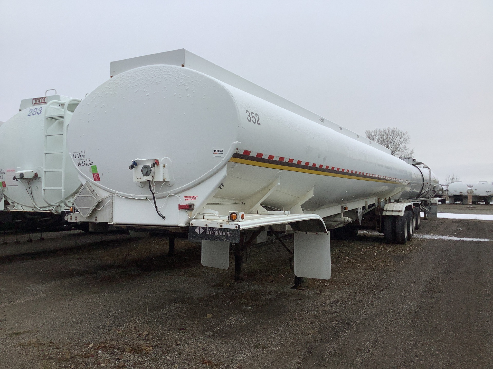 1992 Fruehauf 9300 gal T/A Tanker Trailer