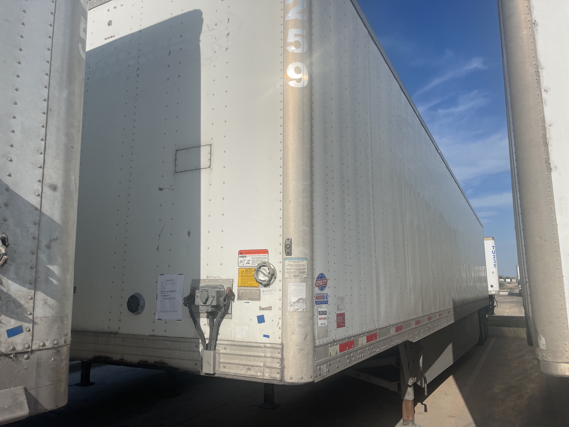 2016 Utility 53 ft T/A Van Trailer