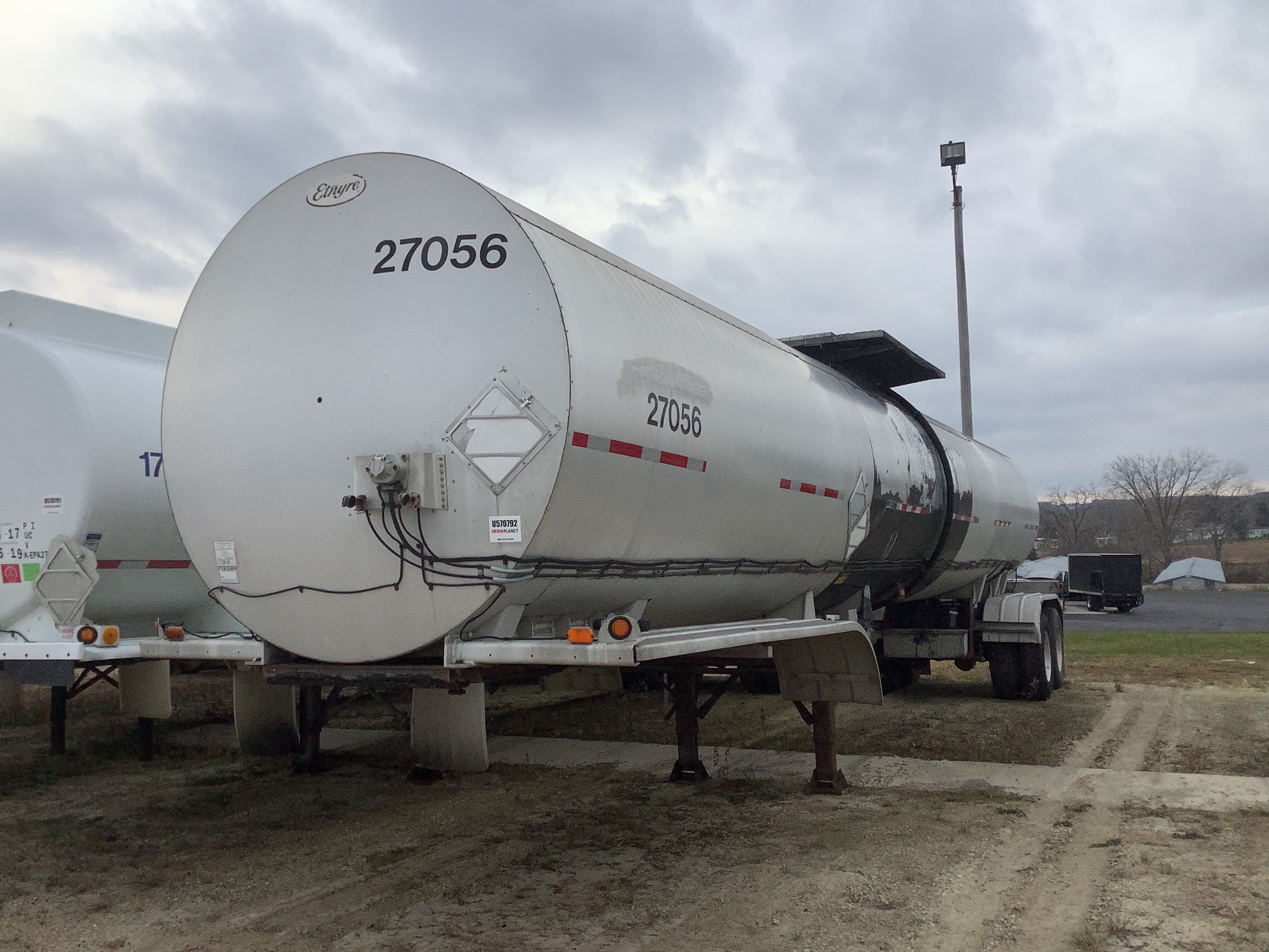 1999 Etnyre 7250 gal T/A Tanker Trailer