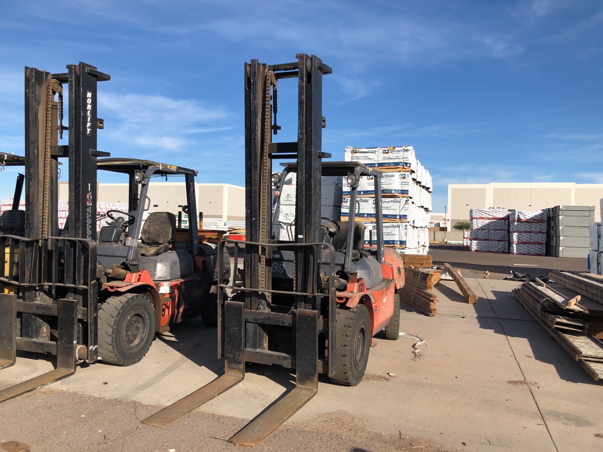 2005 Toyota 7FDU45 9500 lb Pneumatic Tire Forklift