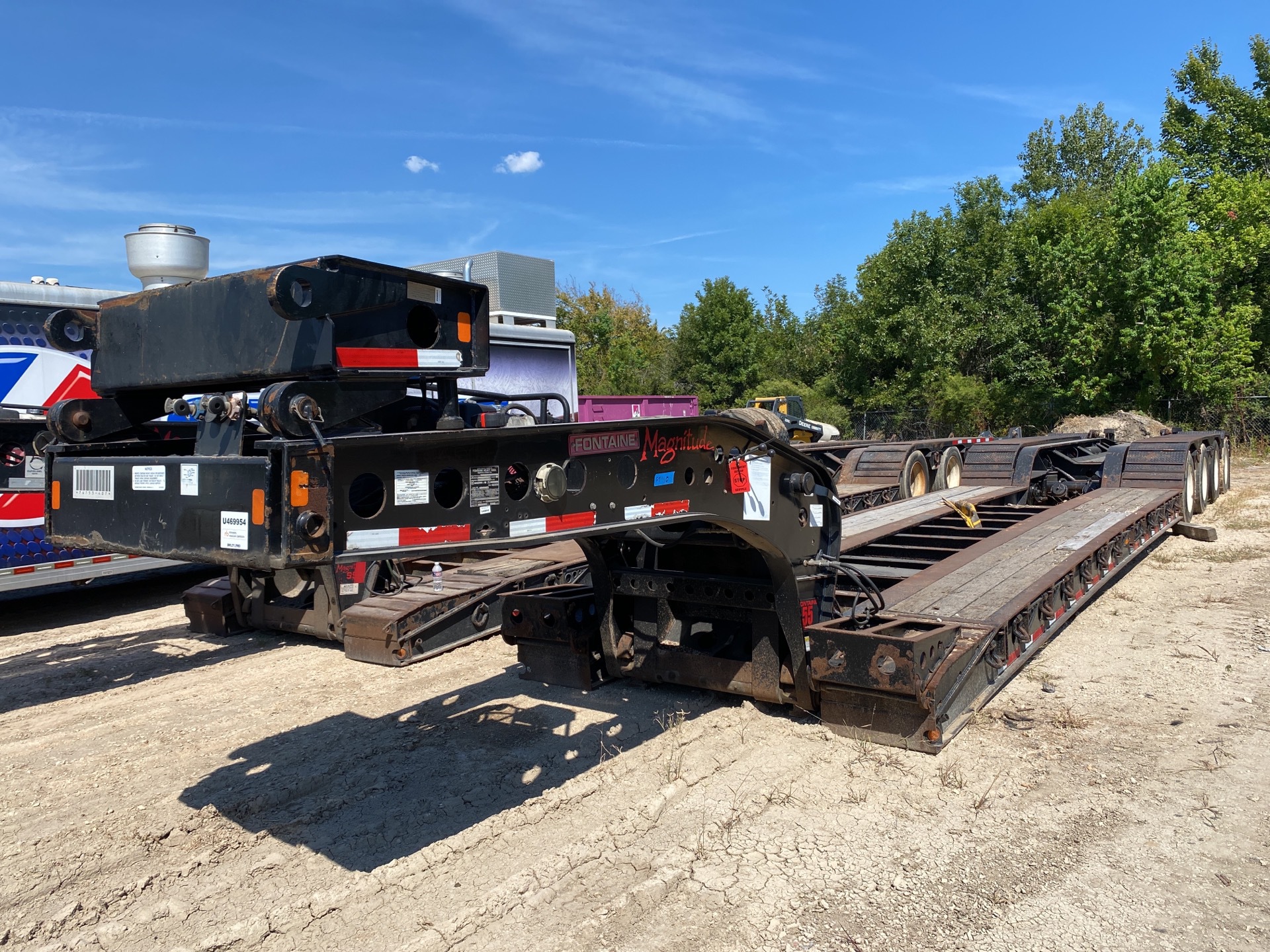 2018 Fontaine 134000 lb 25 ft Tri/A Removable Gooseneck Lowboy Trailer