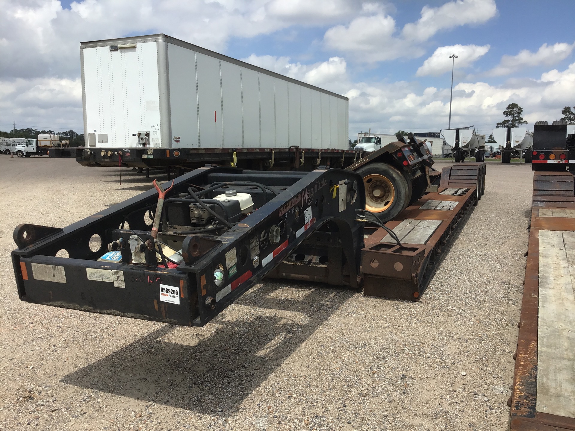 2014 Fontaine 25 ft 5 in Tri/A Removable Gooseneck 55 Ton Lowboy Trailer