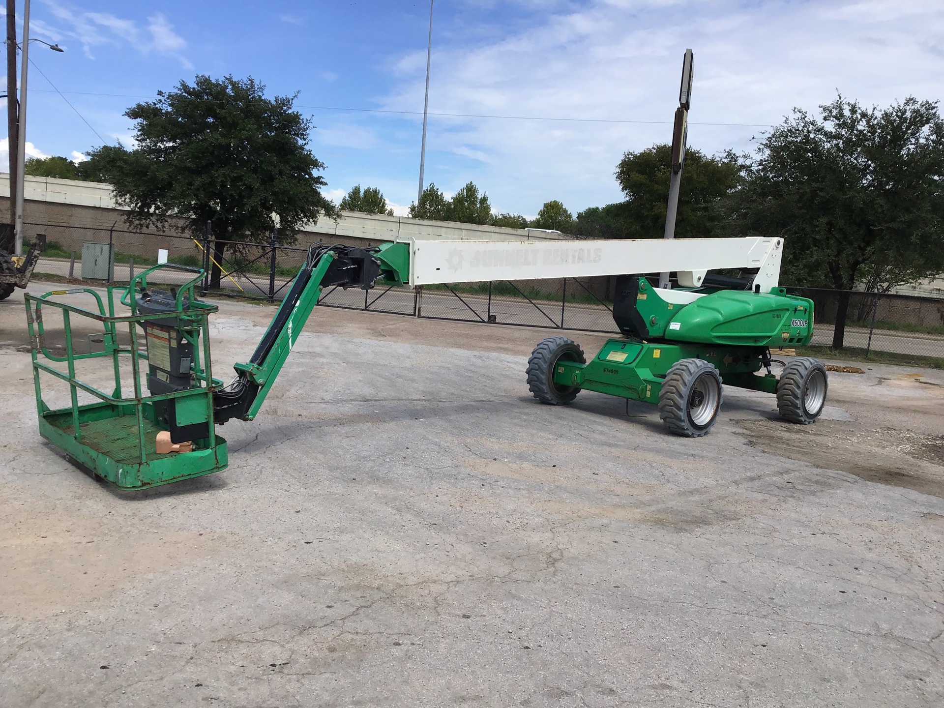 2014 JLG M600JP 2WD Diesel Articulating Boom Lift