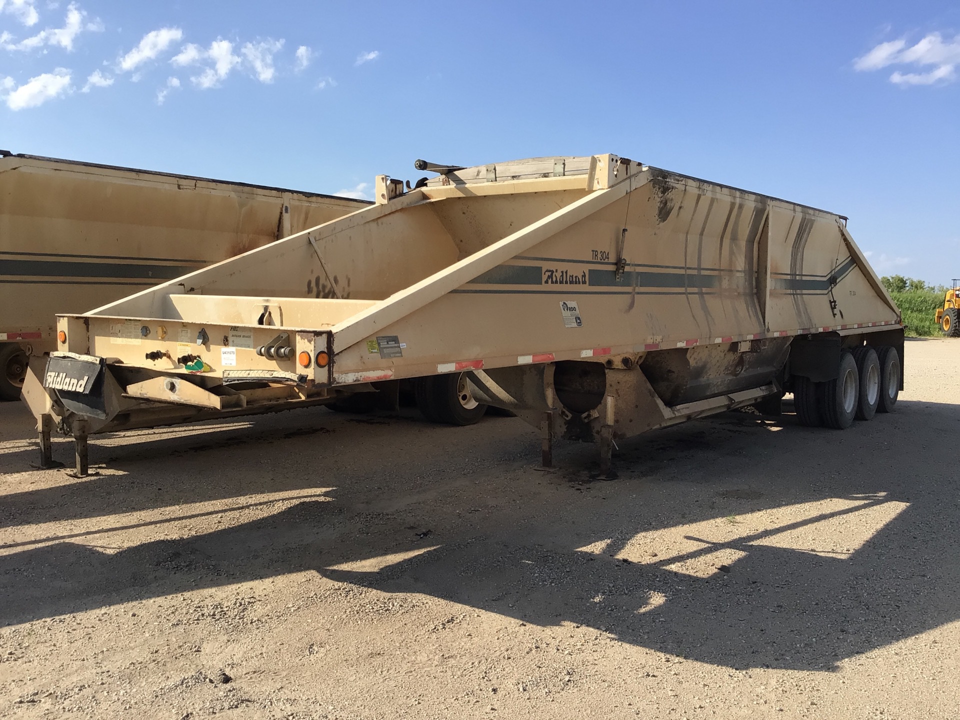 1999 Midland MG42CLAM 17 ft 6 in Tri/A Belly Dump Trailer