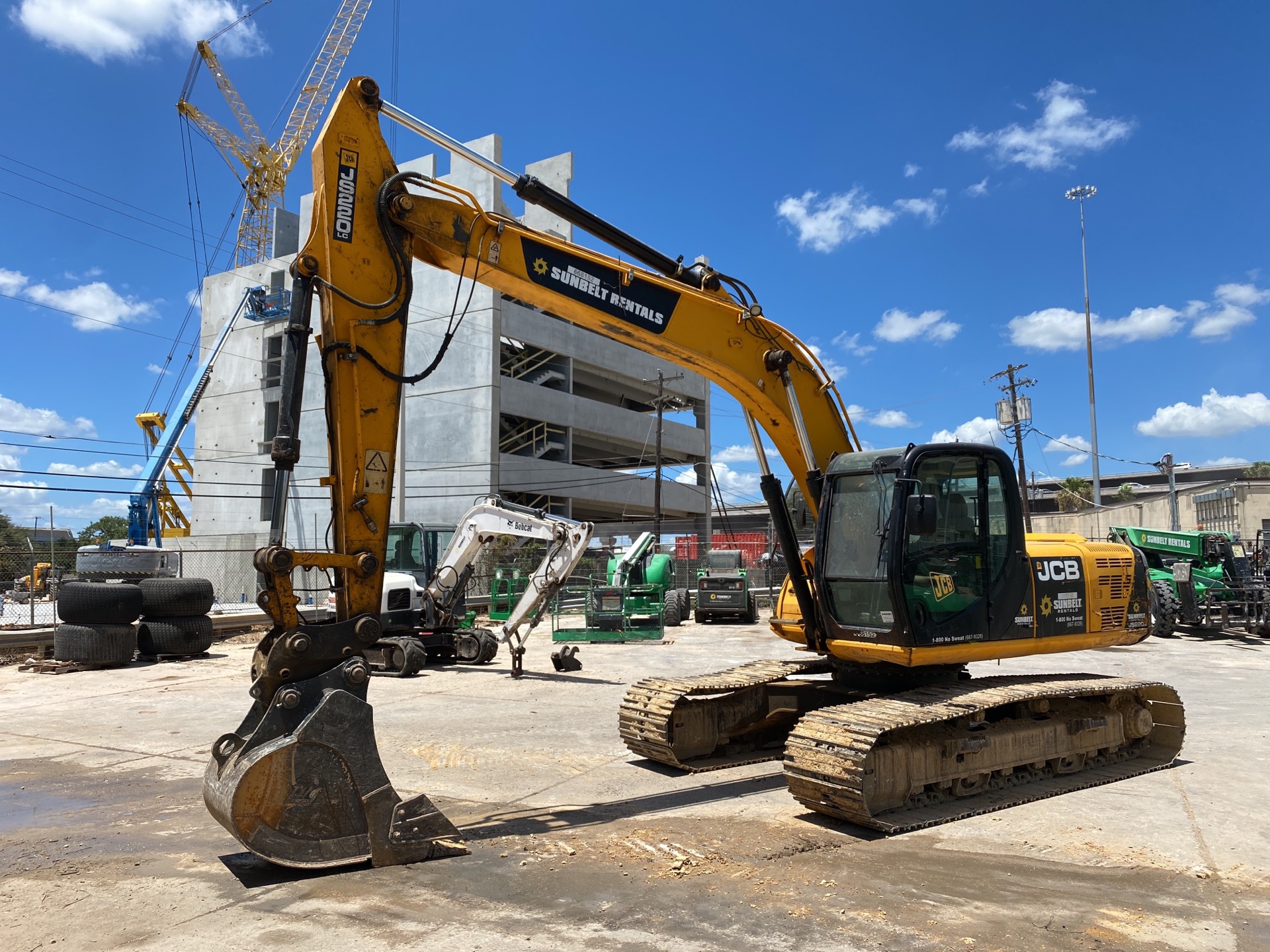 2014 JCB JS220LC Tracked Excavator