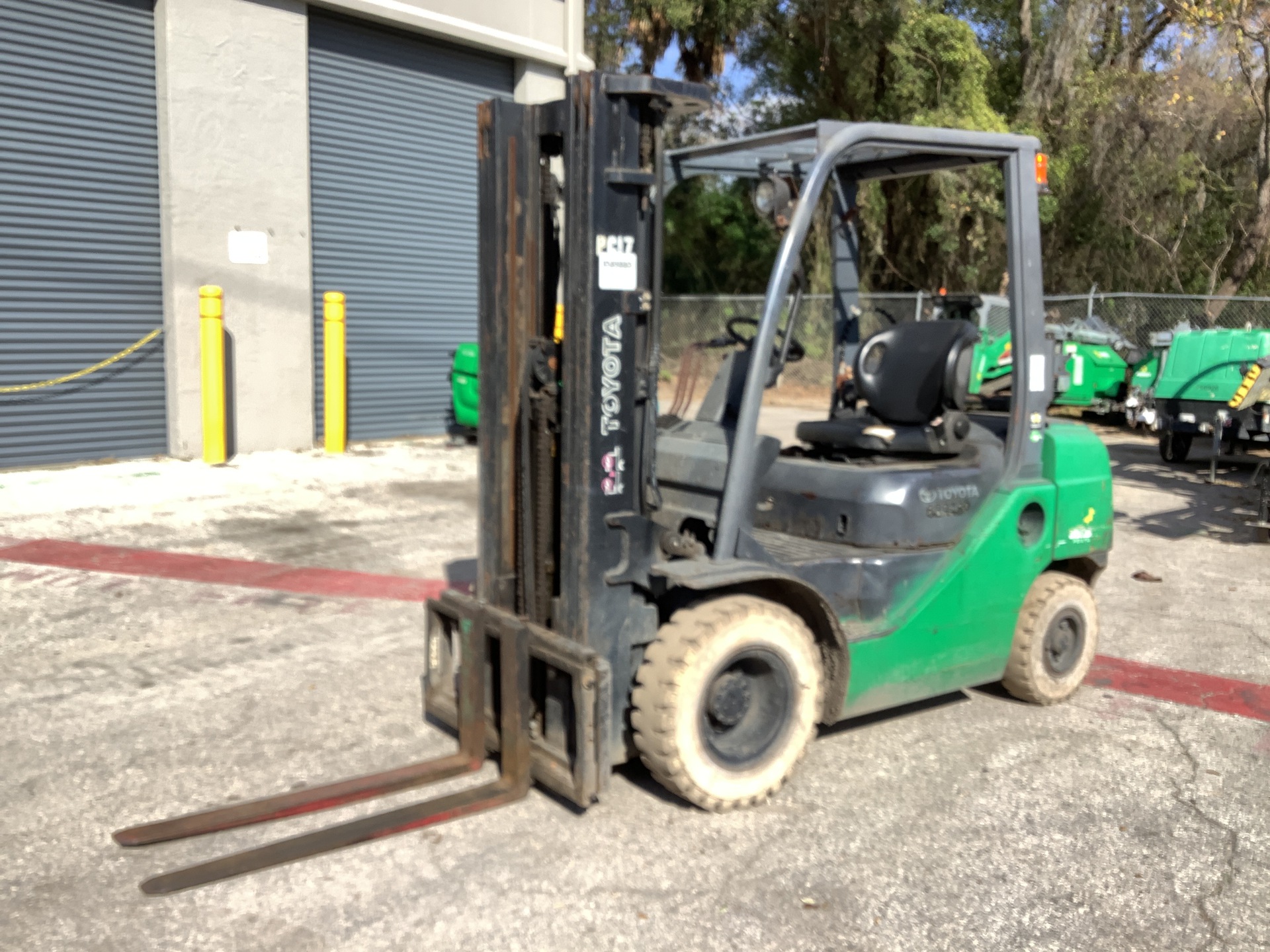 2013 Toyota 8FGCU25 4500 lb Pneumatic Tire Forklift