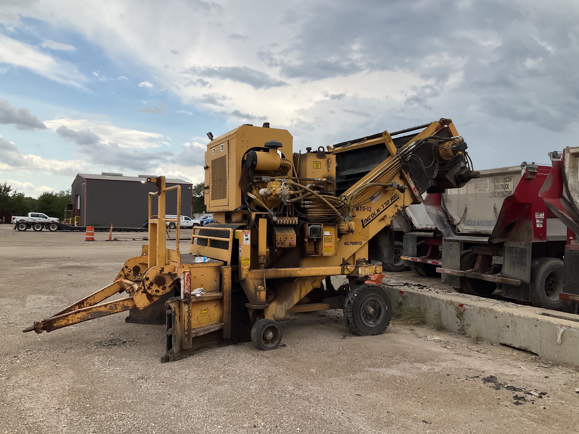 2010 Lincoln 770AXL Windrow Elevator