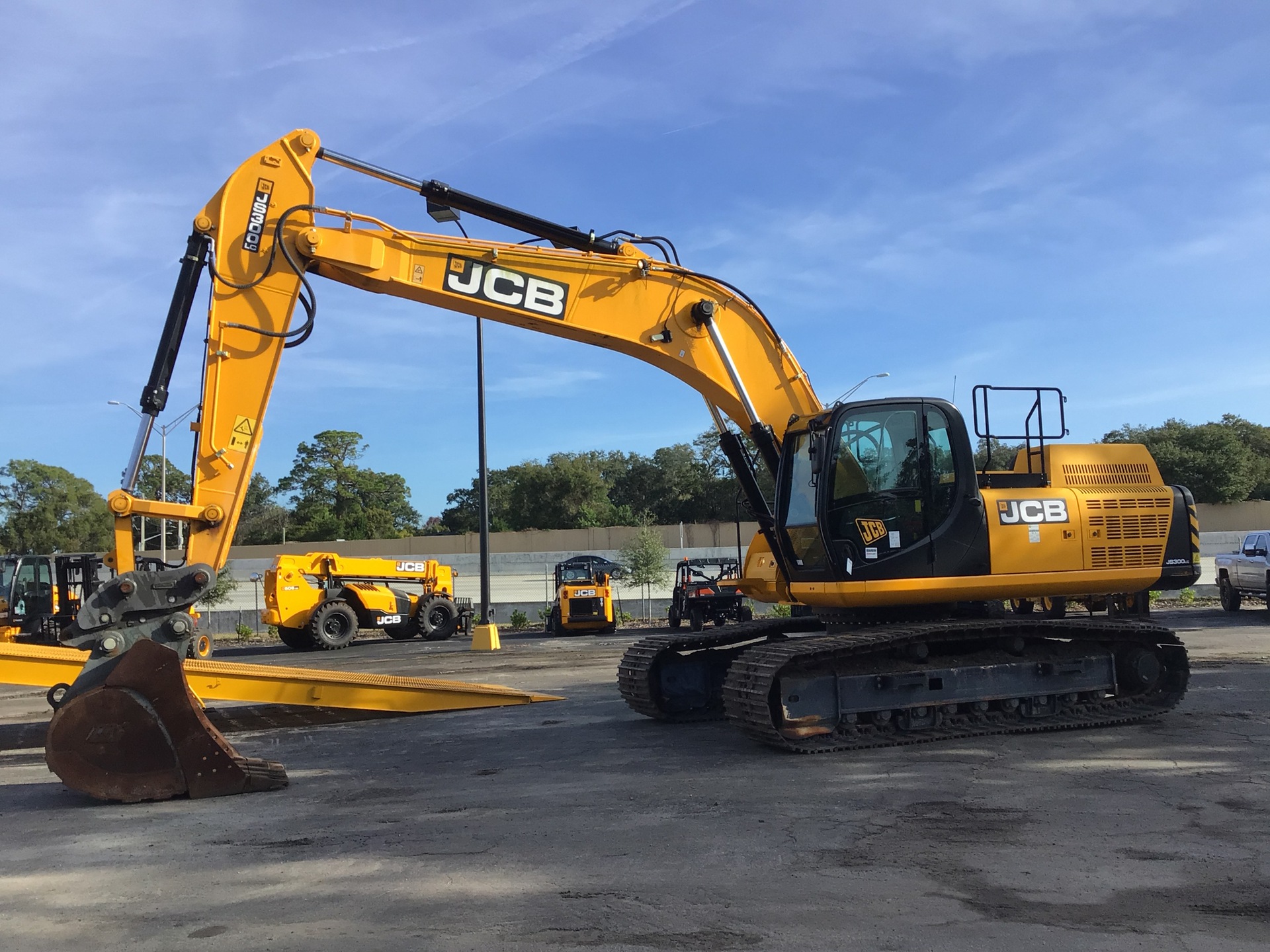 2018 JCB JS300LC Tracked Excavator