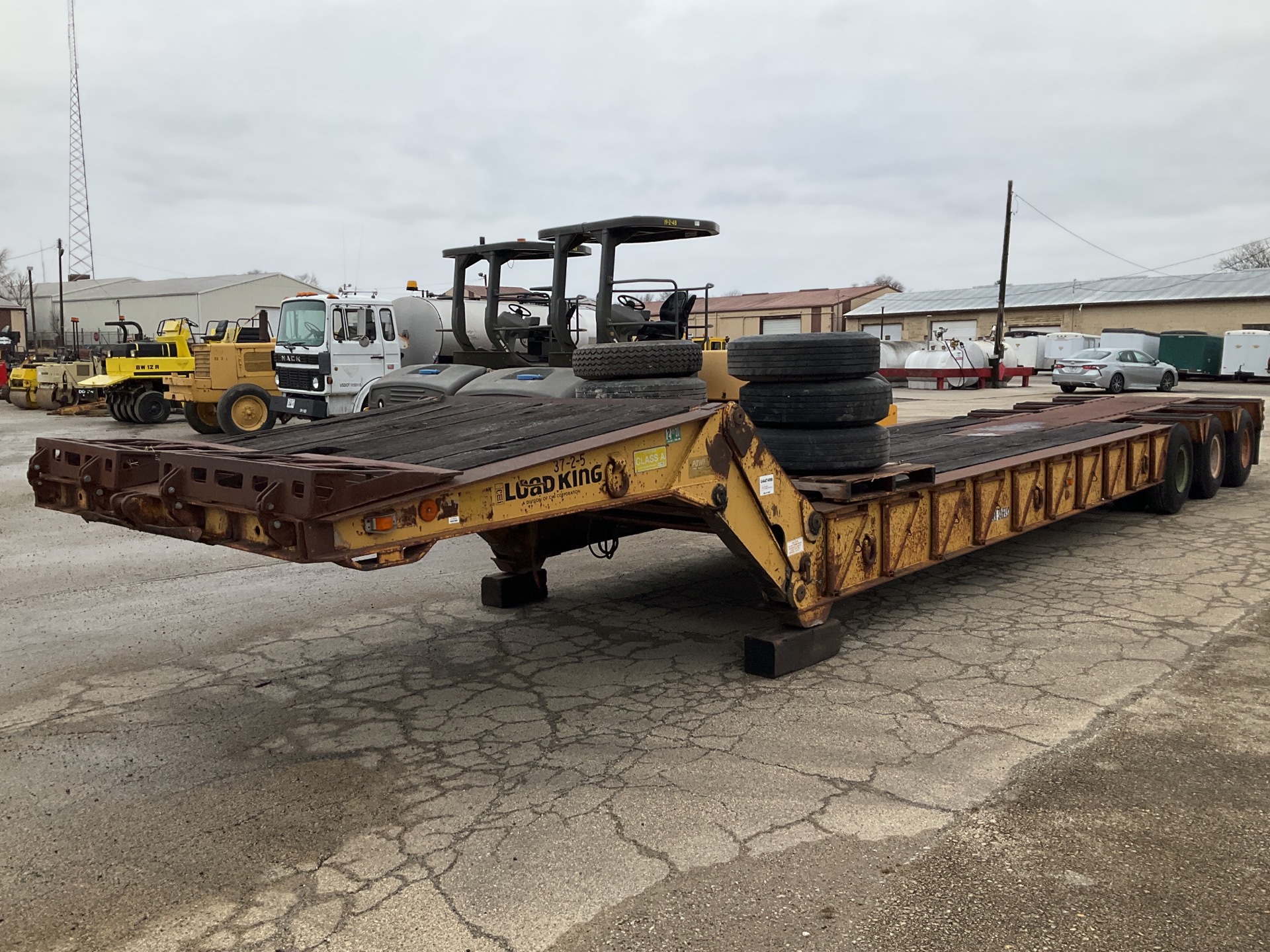 1985 Load King Tri/A Lowboy Trailer