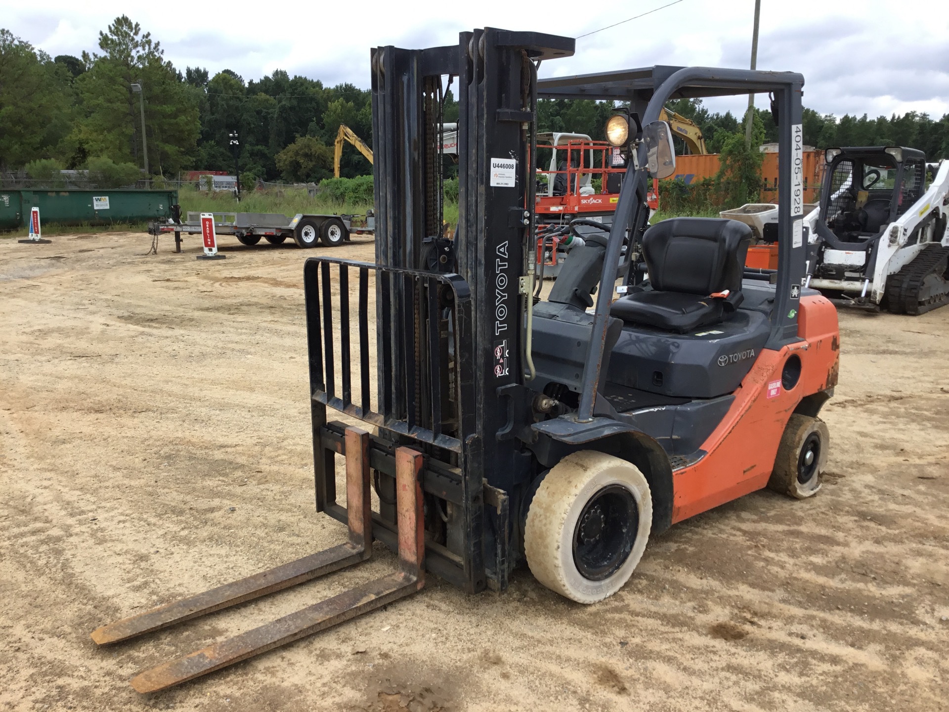 2011 Toyota 8FGU25 4350 lb Pneumatic Tire Forklift