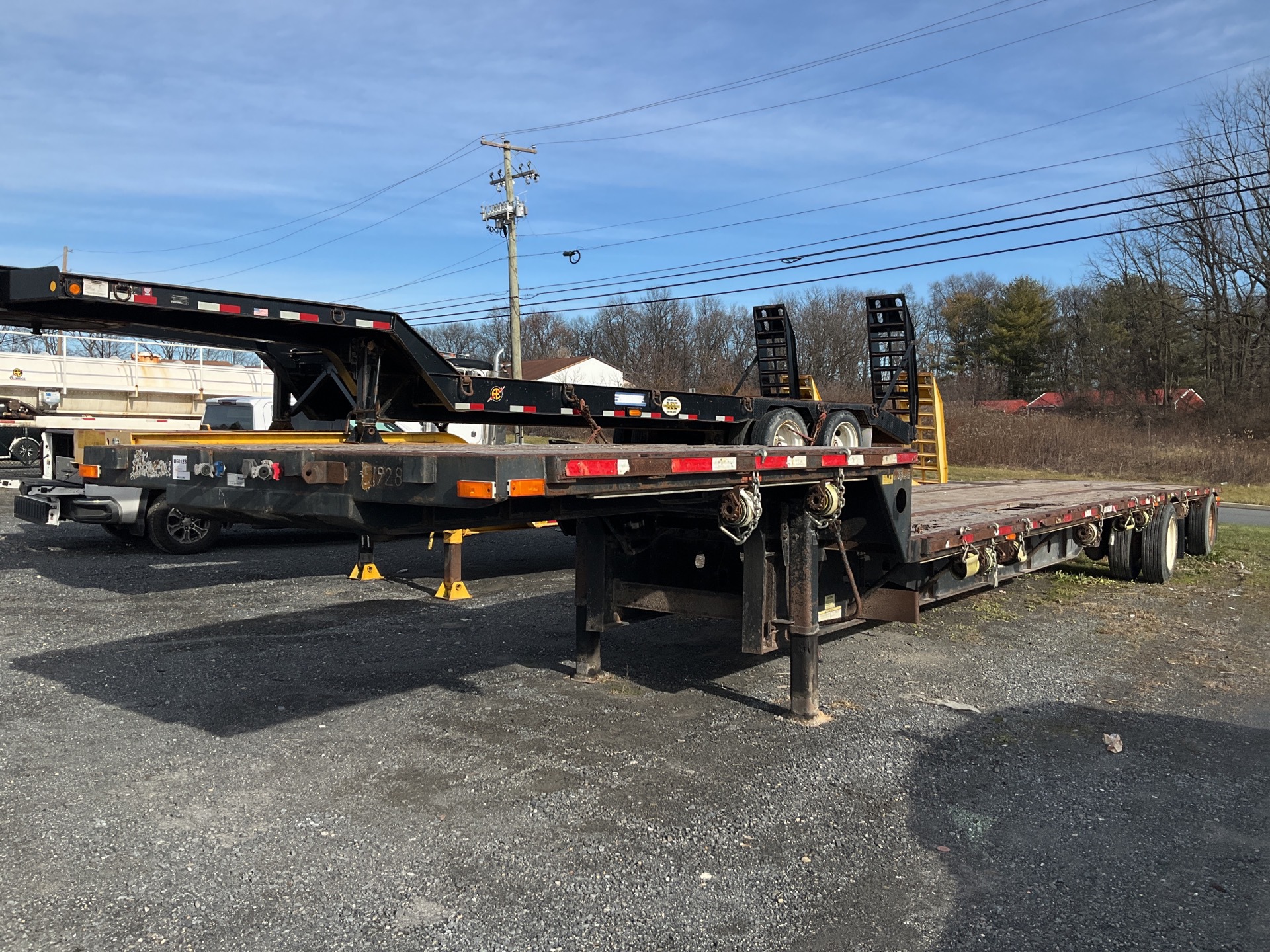 2010 Transcraft DTL-3000 W2 48 ft T/A Spread Axle Single Drop Step Deck Trailer