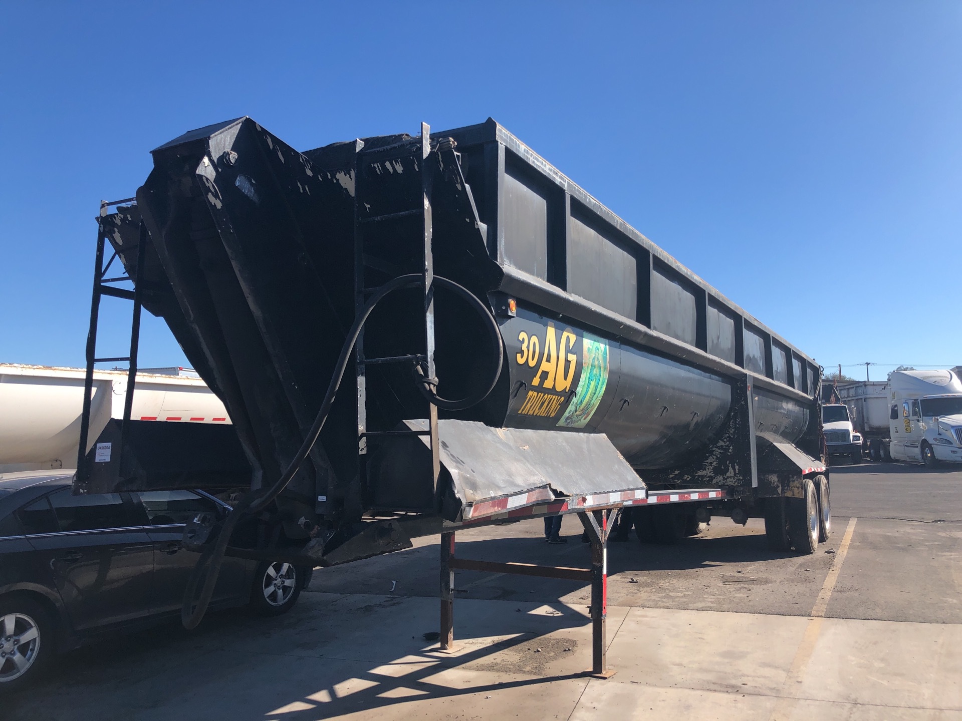 1996 Western Construction 40 ft T/A End Dump Trailer