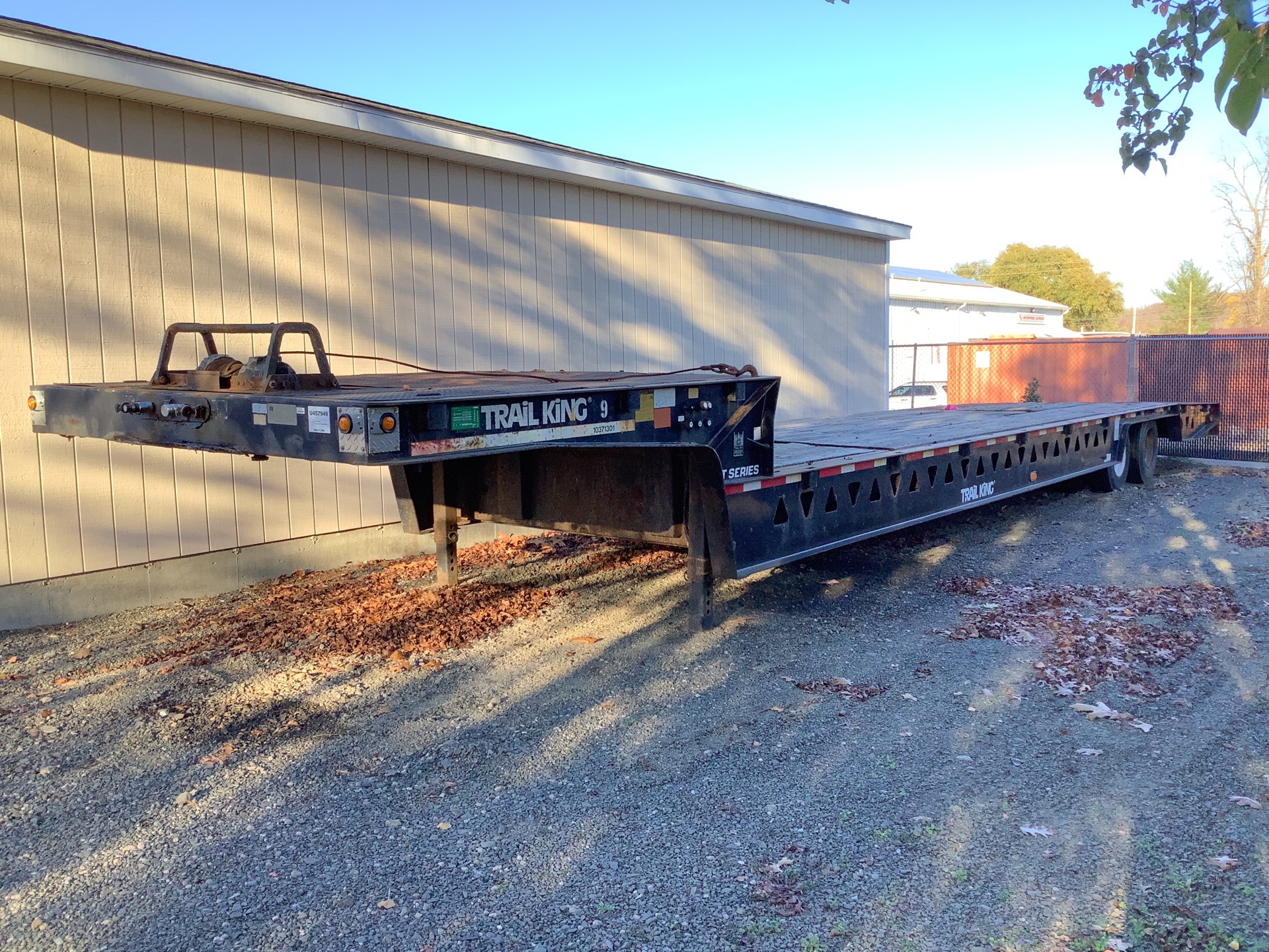 2004 Trail King TK70HT 50000 lb 48 ft T/A Hydraulic Tail Trailer