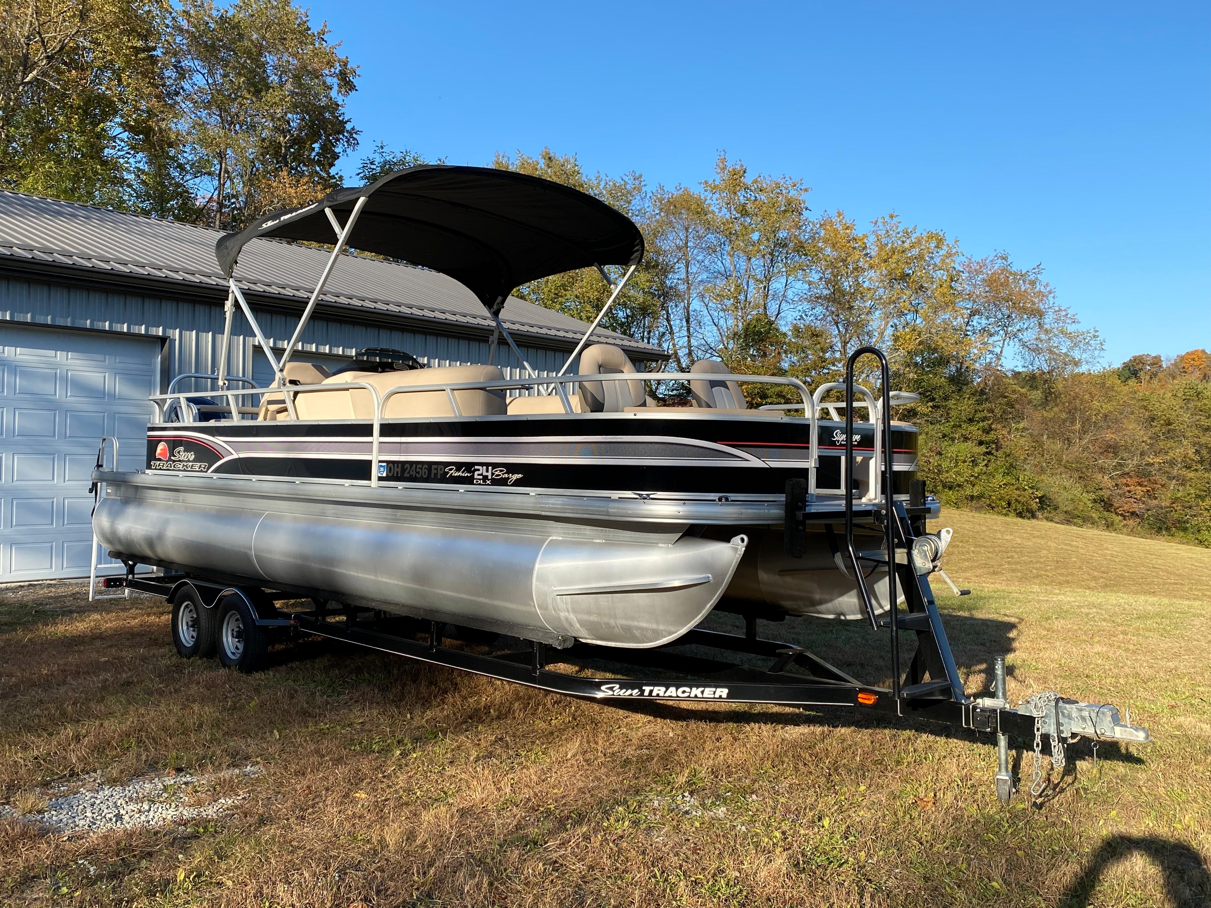 2015 Sun Tracker Fishin' Barge 24 DLX