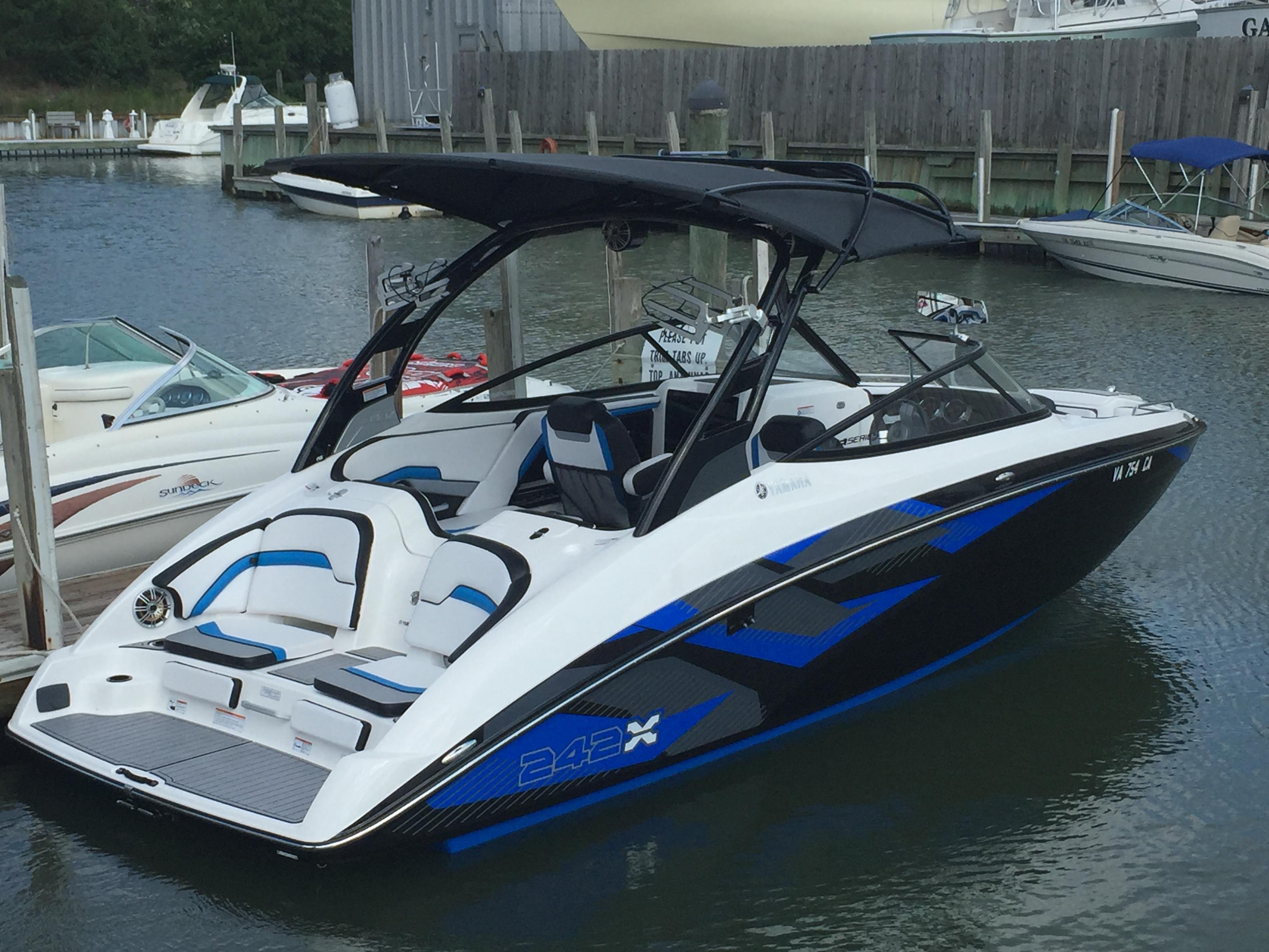 2016 Yamaha Boats 242X E-Series