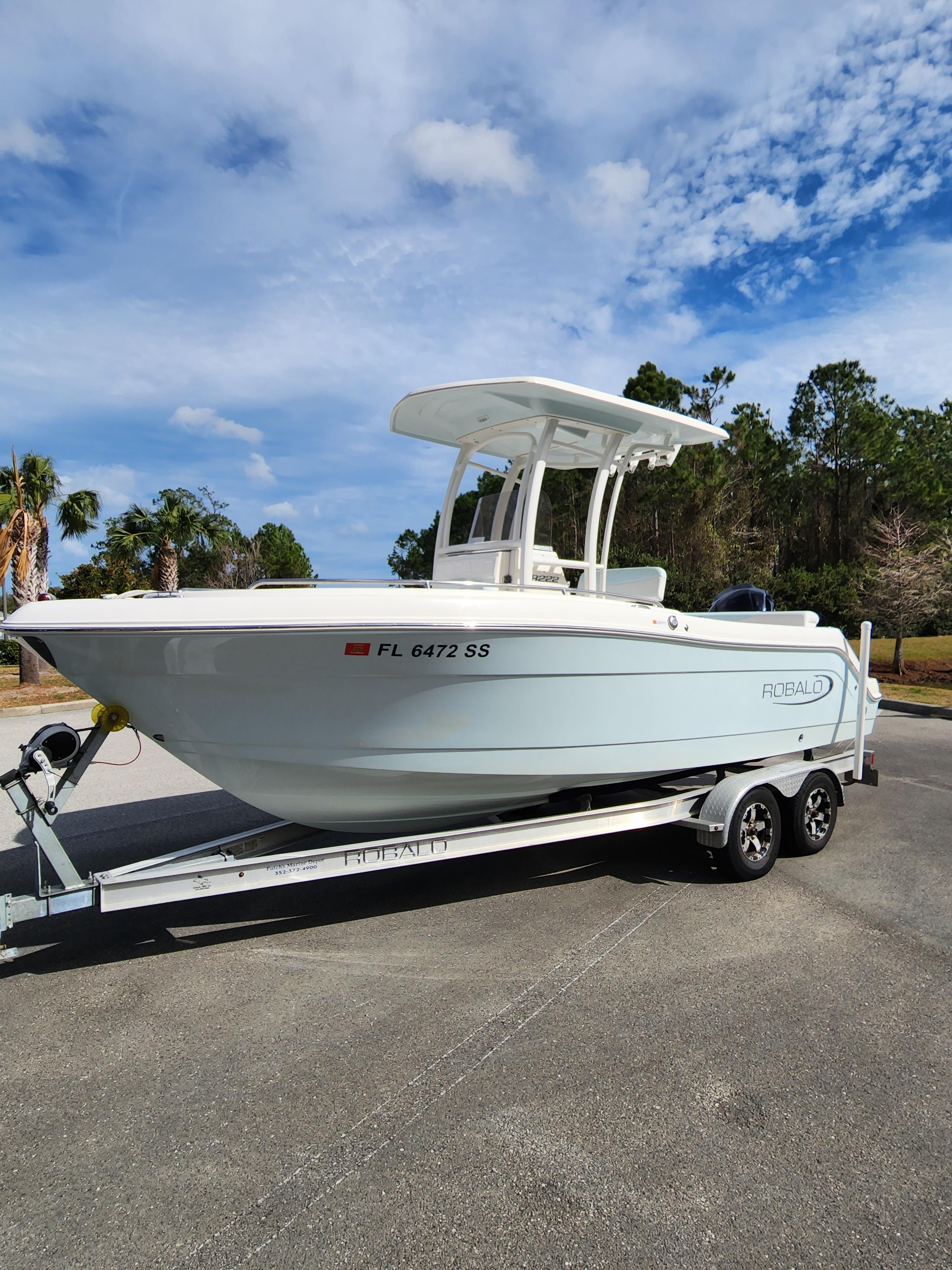 2019 Robalo R222 Explorer