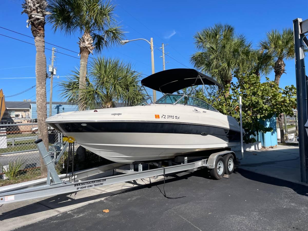 2004 Sea Ray 220 Sundeck