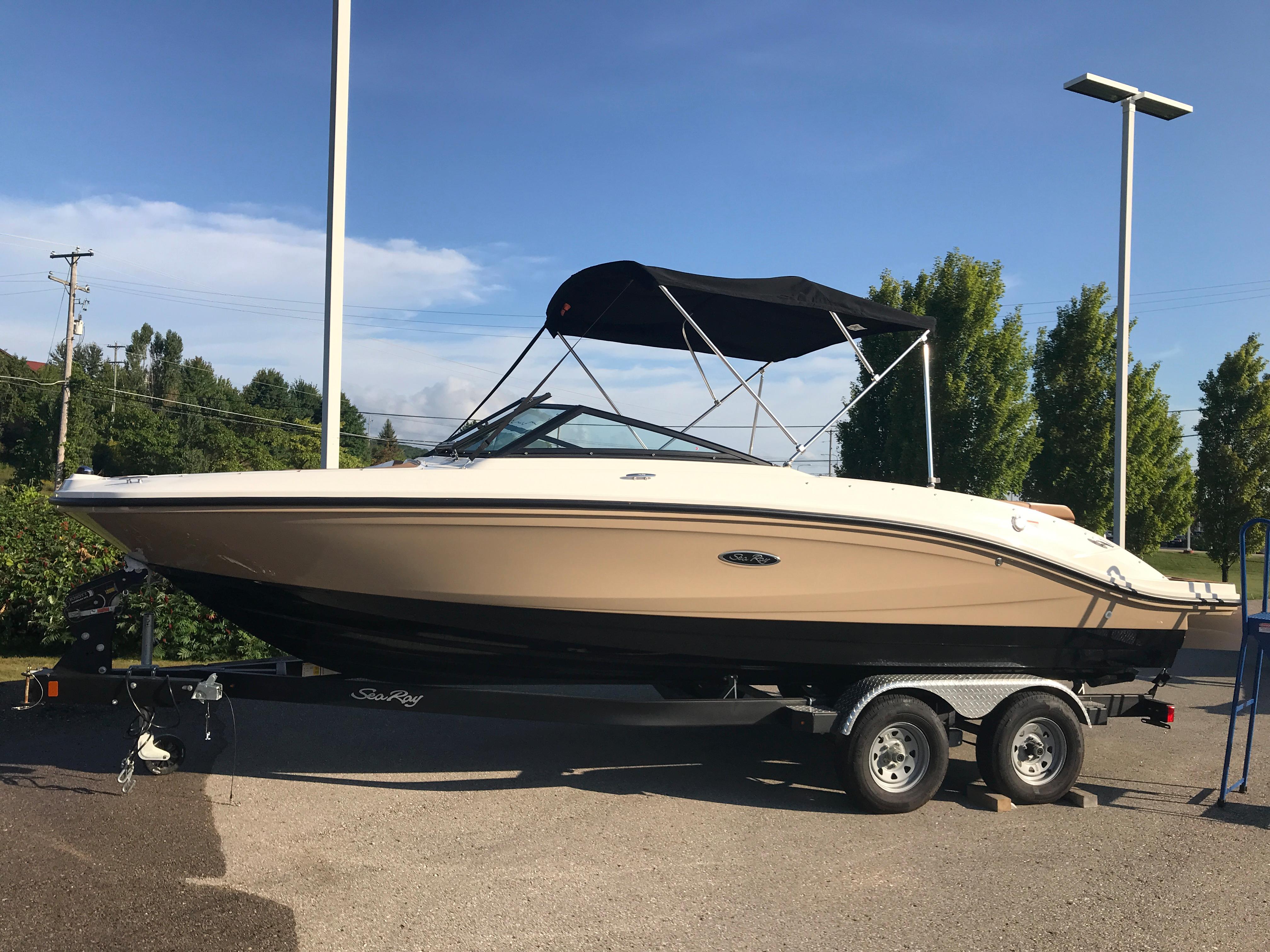 2018 Sea Ray SPX 210