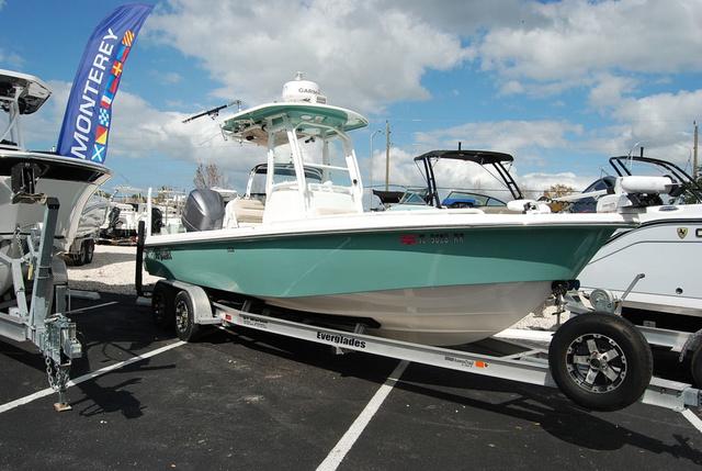 2017 Everglades 243 Center Console