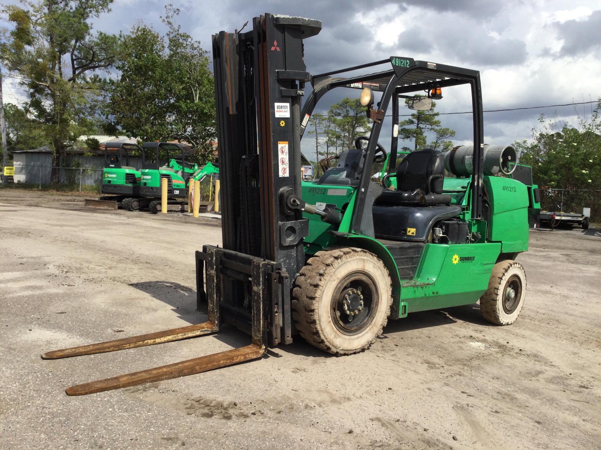 2012 Mitsubishi FG50CN 7600 lb Pneumatic Tire Forklift