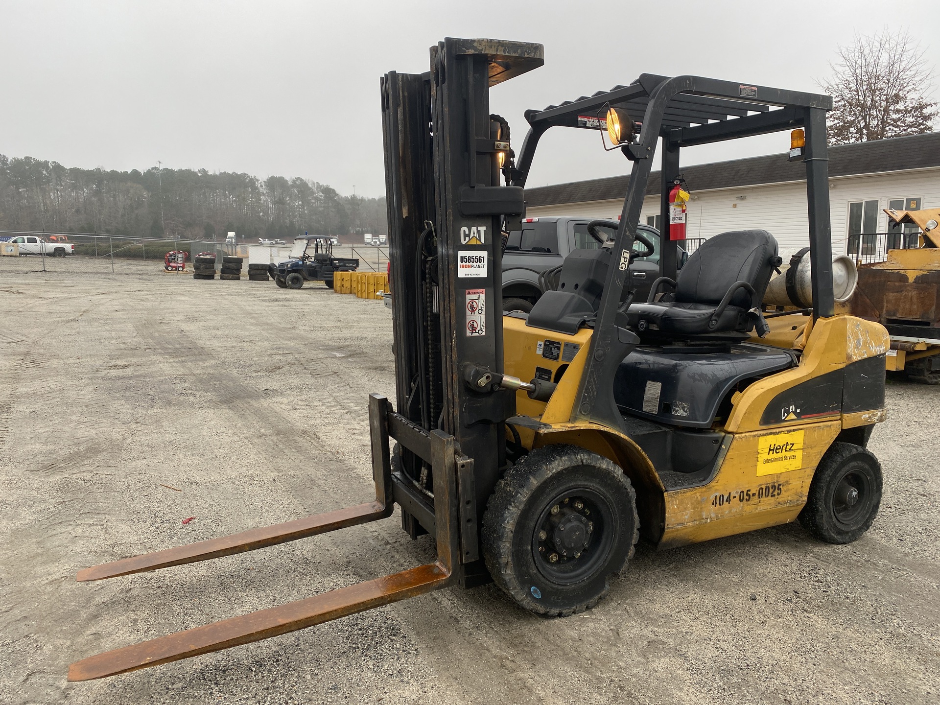 2004 Cat P5000 4500 lb Pneumatic Tire Forklift