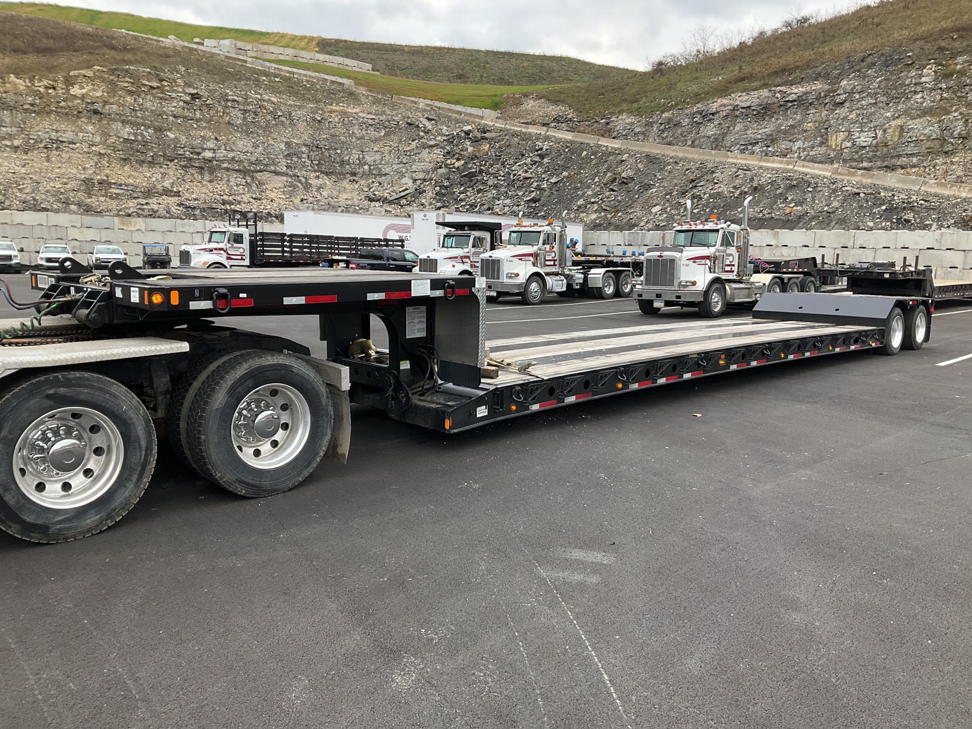 2014 Fontaine Renegade LXT40 40 ton T/A 53 ft - 79 ft Extendable Removable Gooseneck Lowboy Trailer