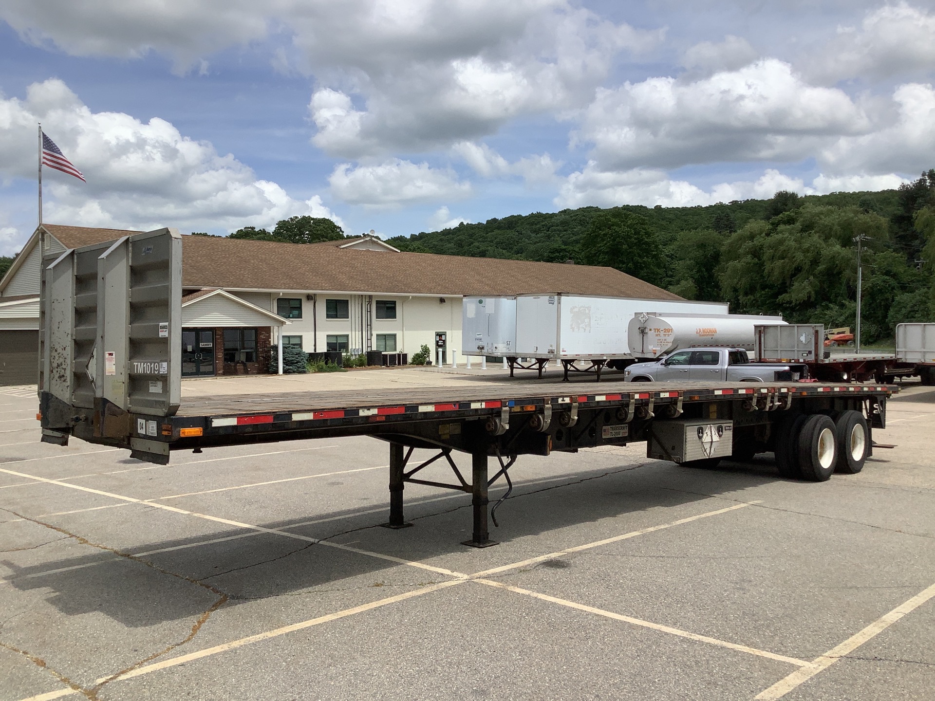 2006 Transcraft T/A Flatbed Trailer