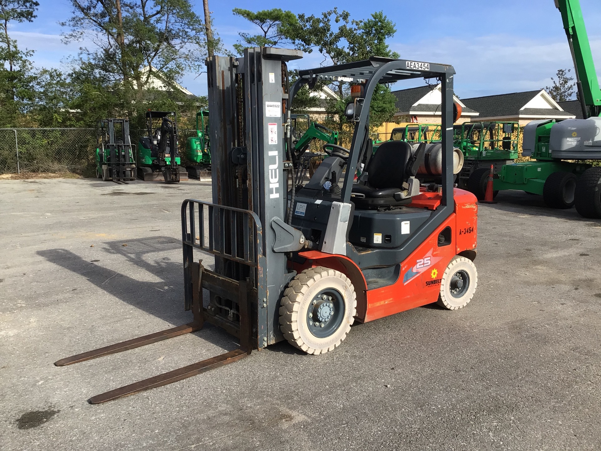 2017 Heli CPYD25 4600 lb 4x2 Cushion Tire Forklift