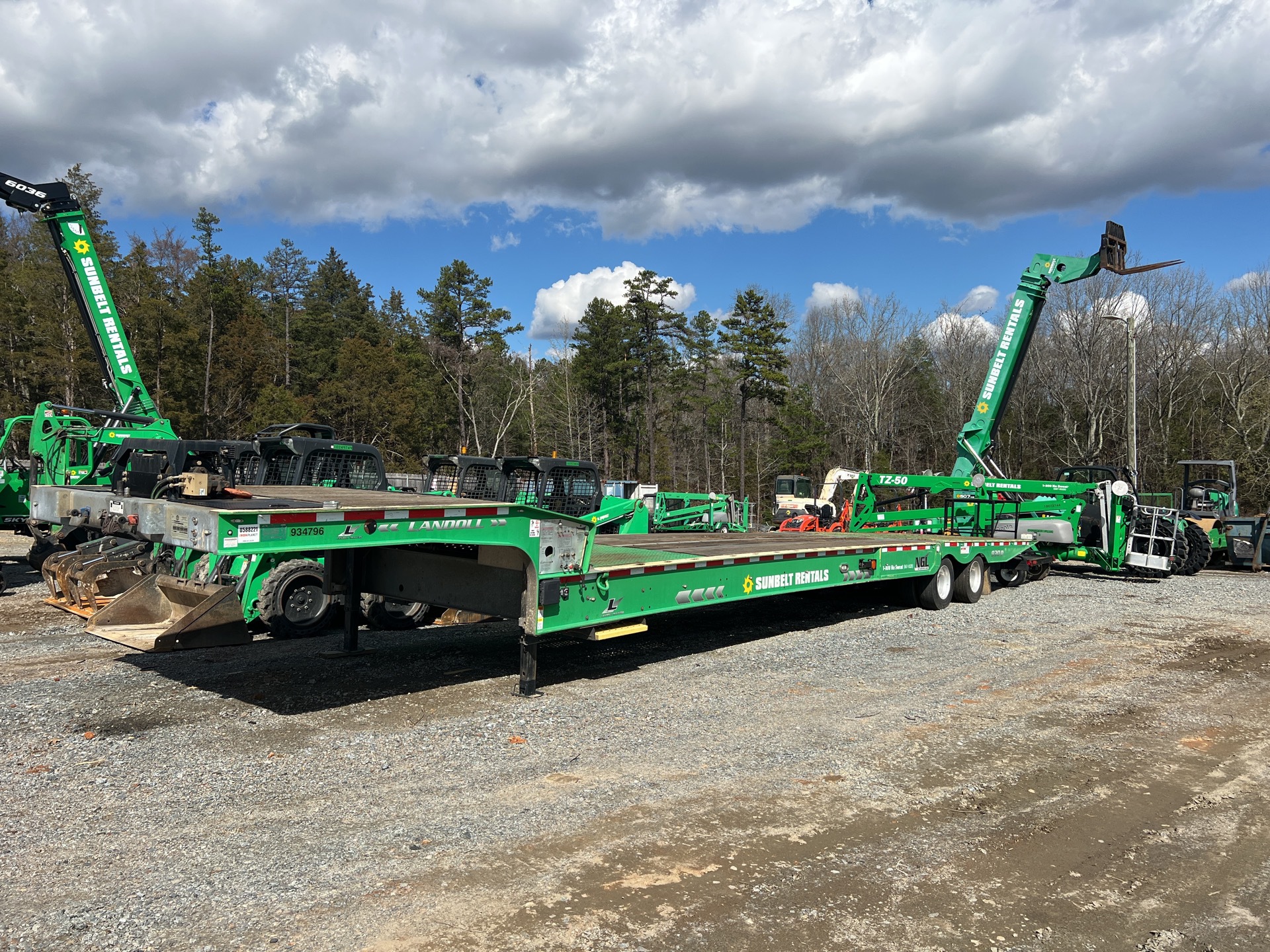 2017 Landoll  T/A Hydraulic Tail Trailer