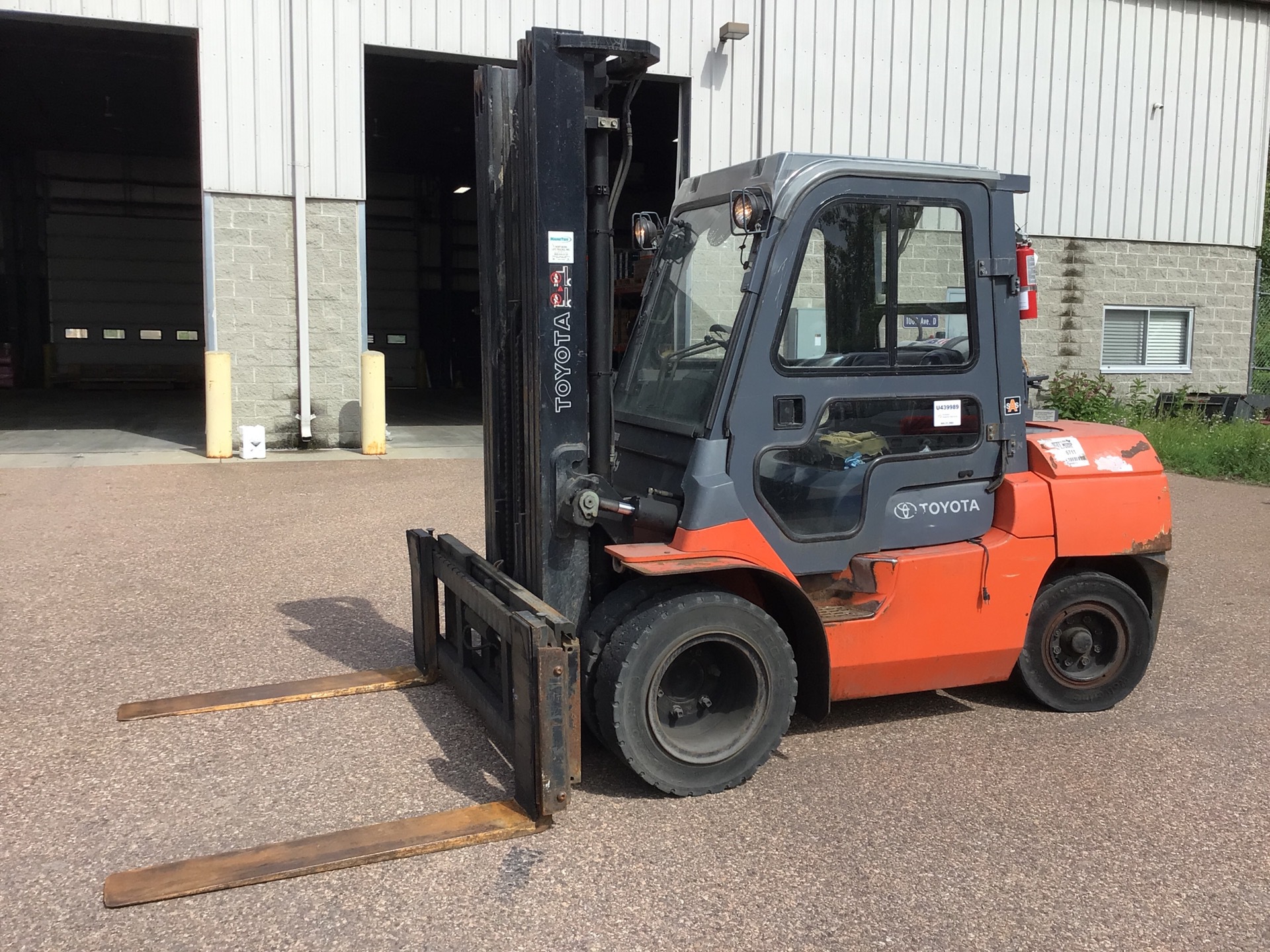 2001 Toyota F7GKU40 8200 lb Pneumatic Tire Forklift