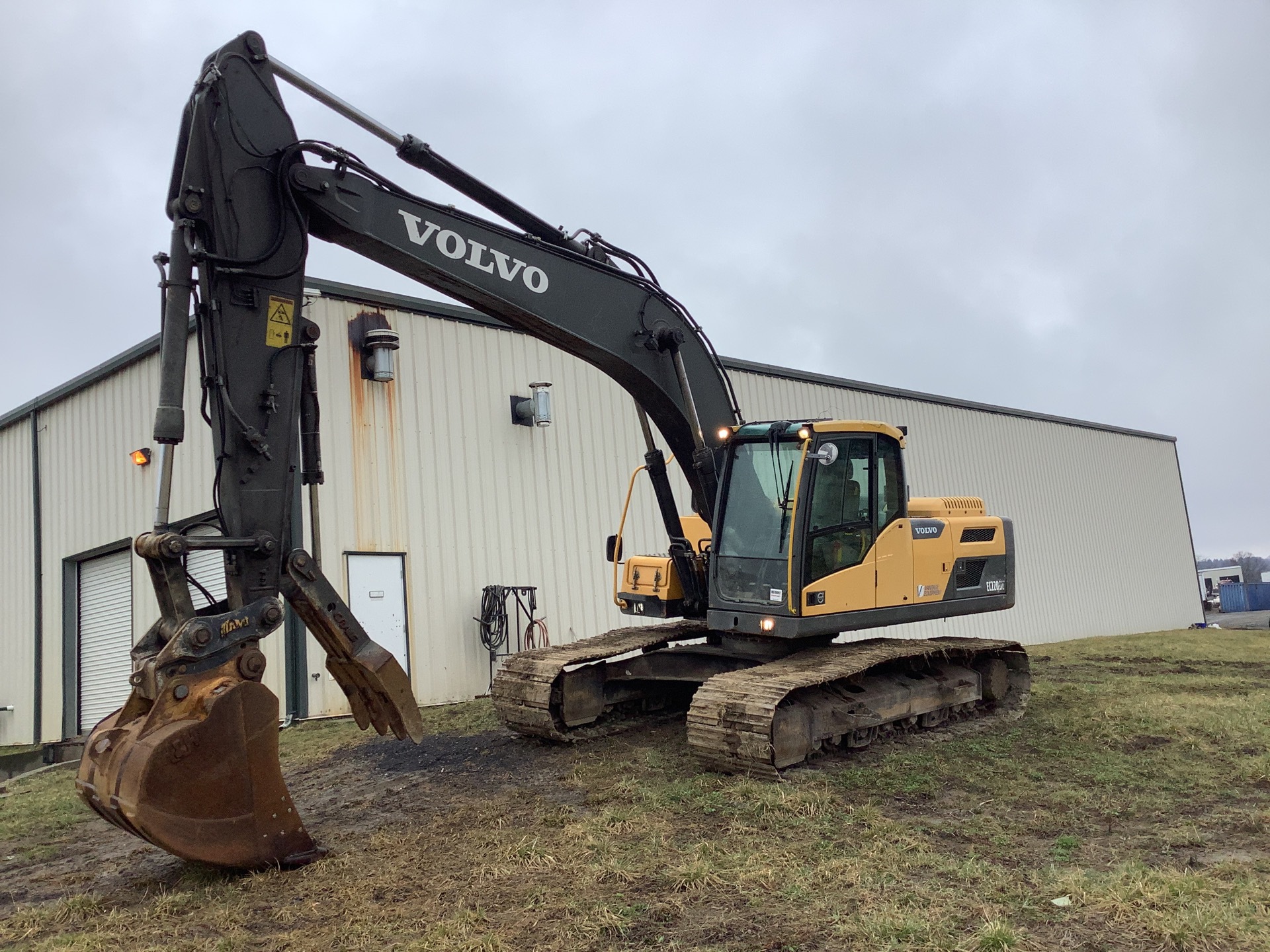 2012 Volvo EC220DL Tracked Excavator