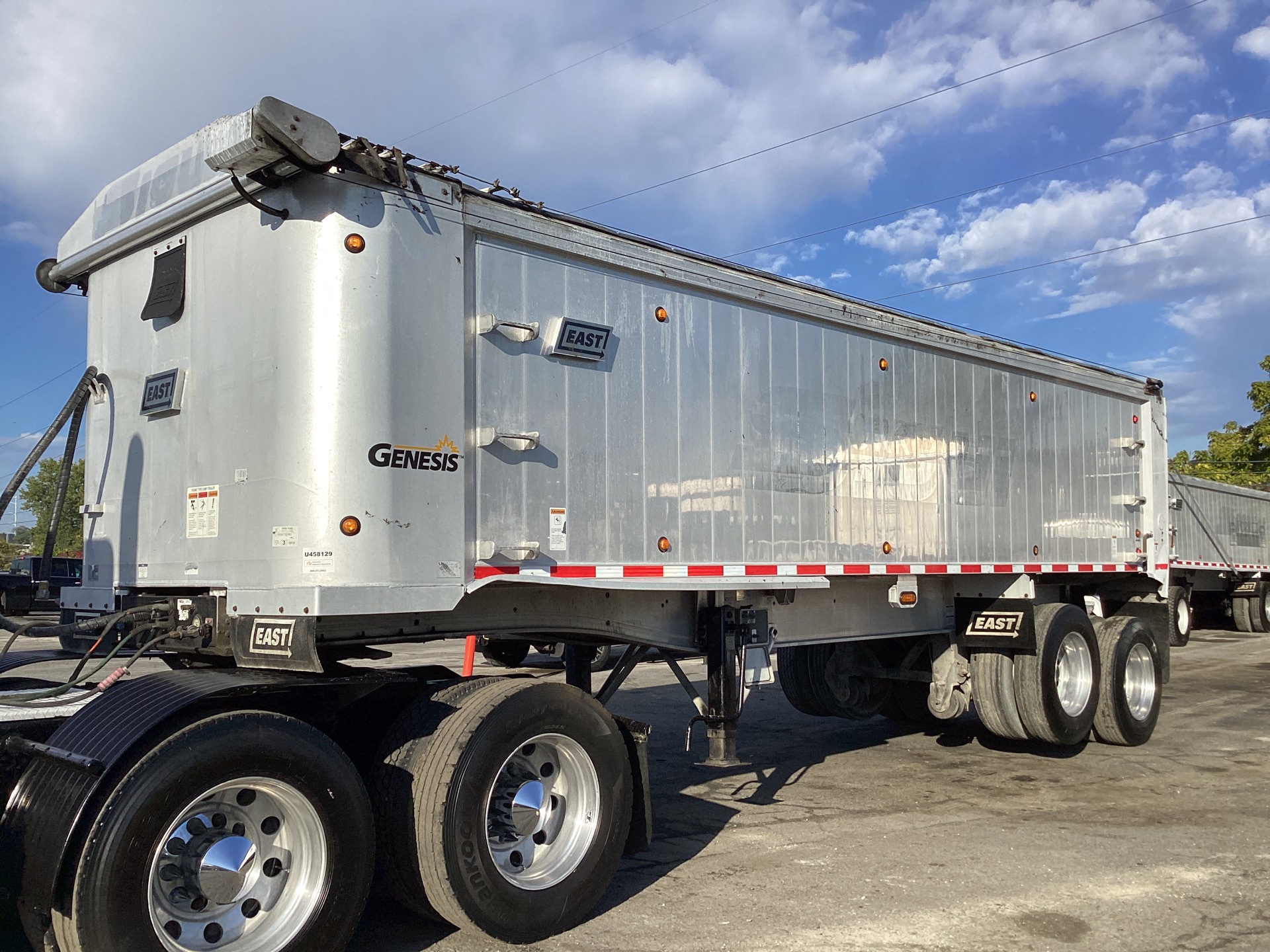 2017 East Genesis 27 ft 10 in T/A Aluminum End Dump Trailer