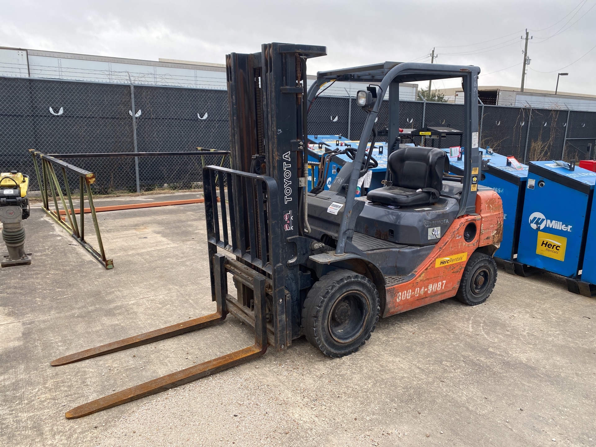 2014 Toyota 8FGU25 4,500 lb LPG Pneumatic Tire Forklift