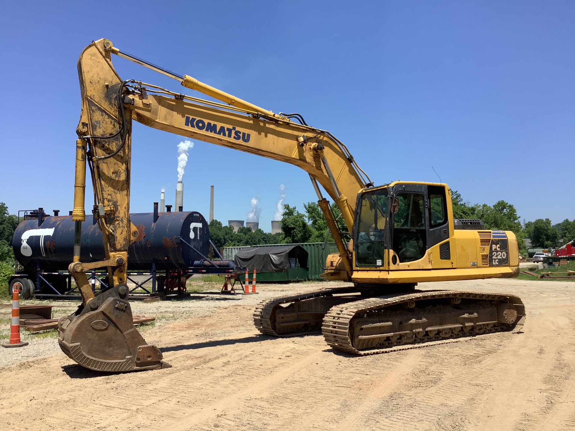 2010 Komatsu PC220LC-8 Tracked Excavator