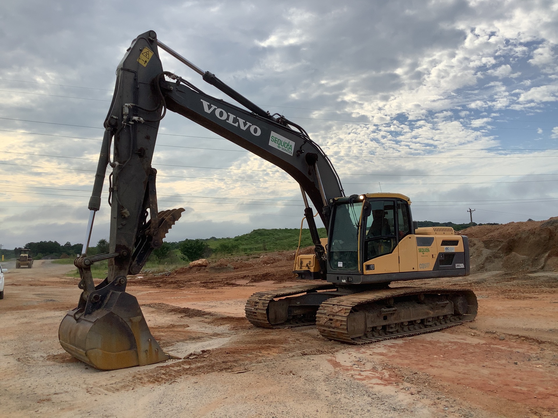 2014 Volvo EC220DL Tracked Excavator