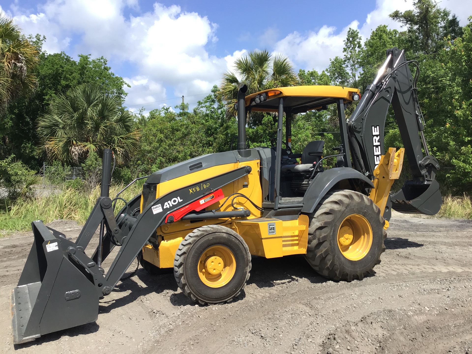 2019 John Deere 410L 4x4 Backhoe Loader