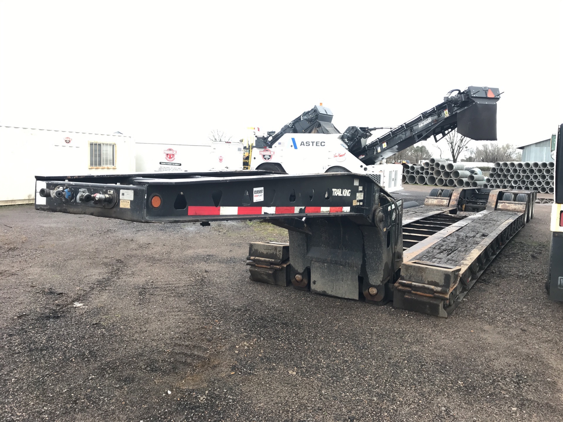 2005 Trail King TK110HDG-533 27 ft Tri/A Removable Gooseneck Lowboy Trailer