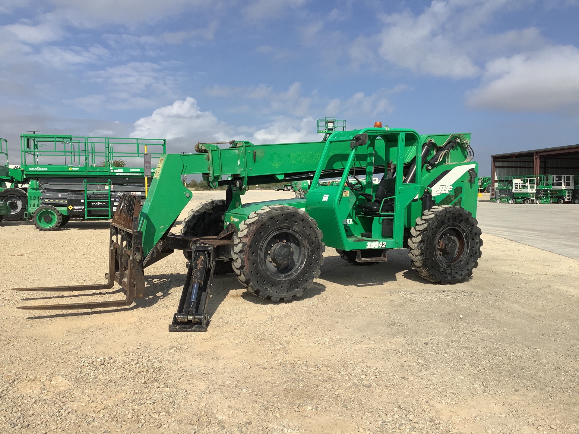 2015 SkyTrak 10042 Telehandler